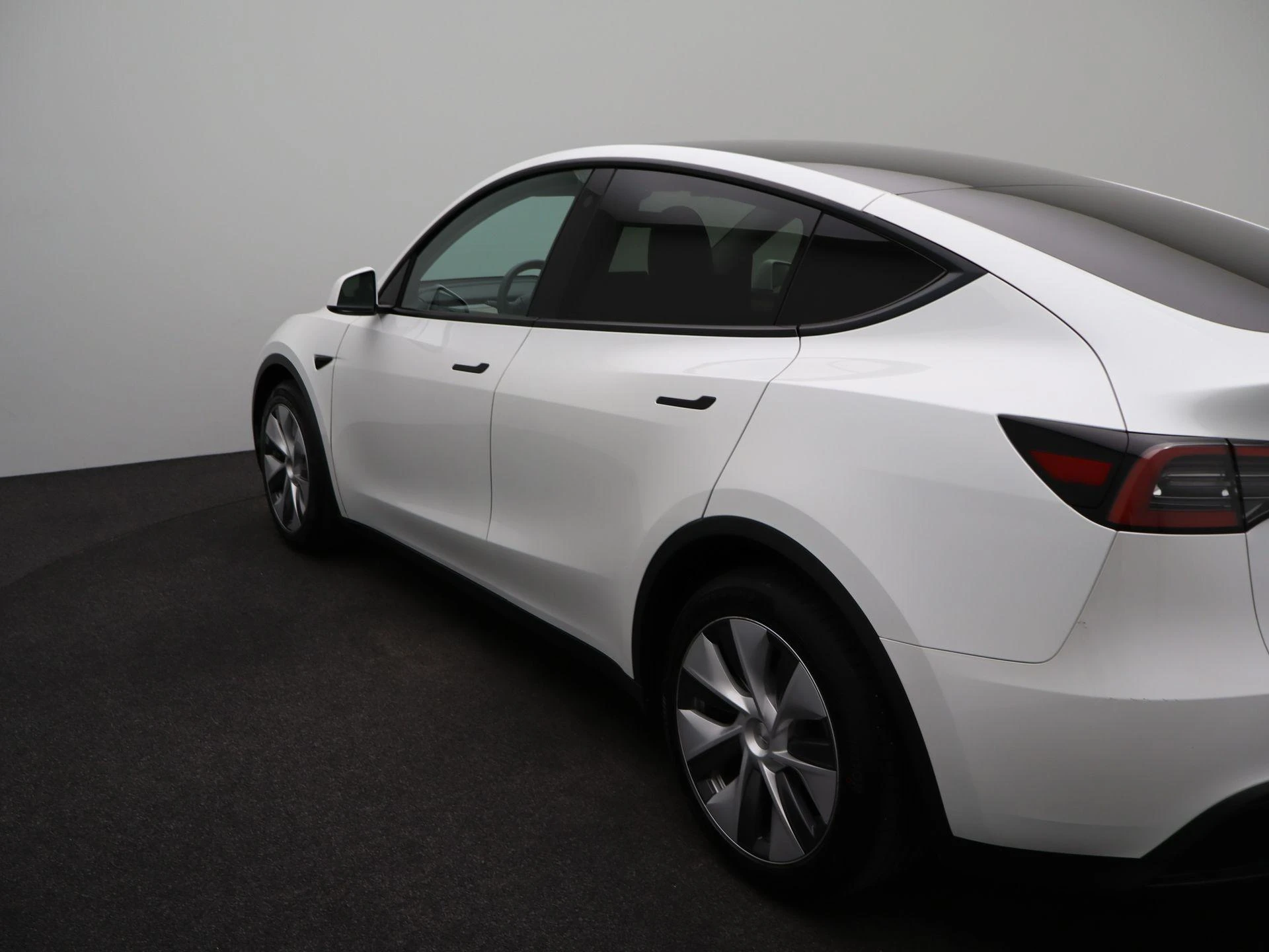 Tesla-Model Y-image-35
