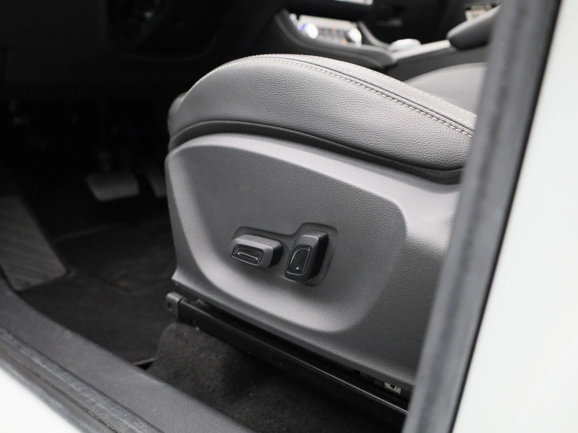 MG-ZS EV-image-30