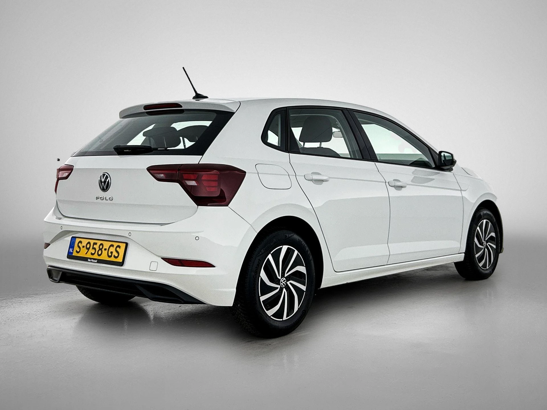 Volkswagen-Polo-image-3