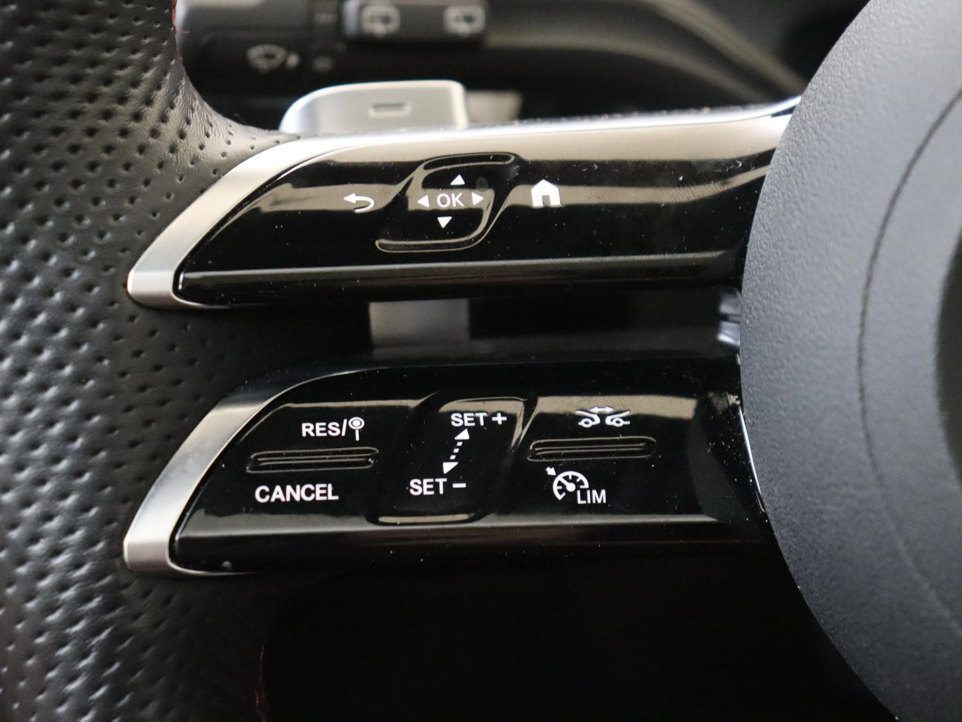 Mercedes-Benz-A-Klasse-image-13