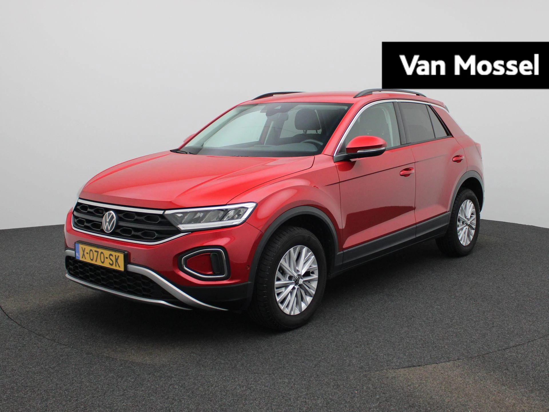 Volkswagen-T-Roc-image-0