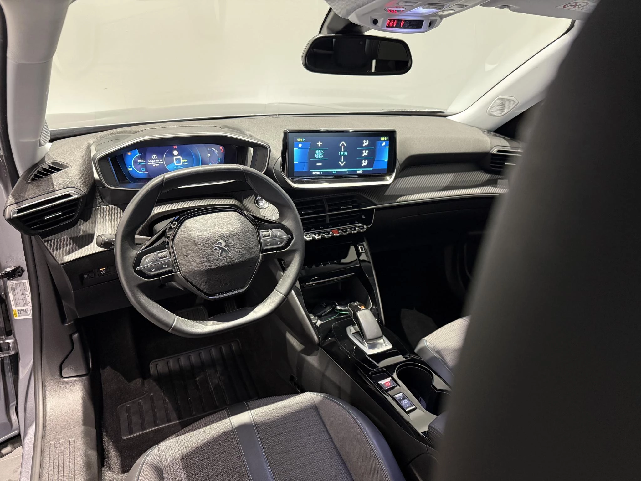 Peugeot-e-2008-image-11