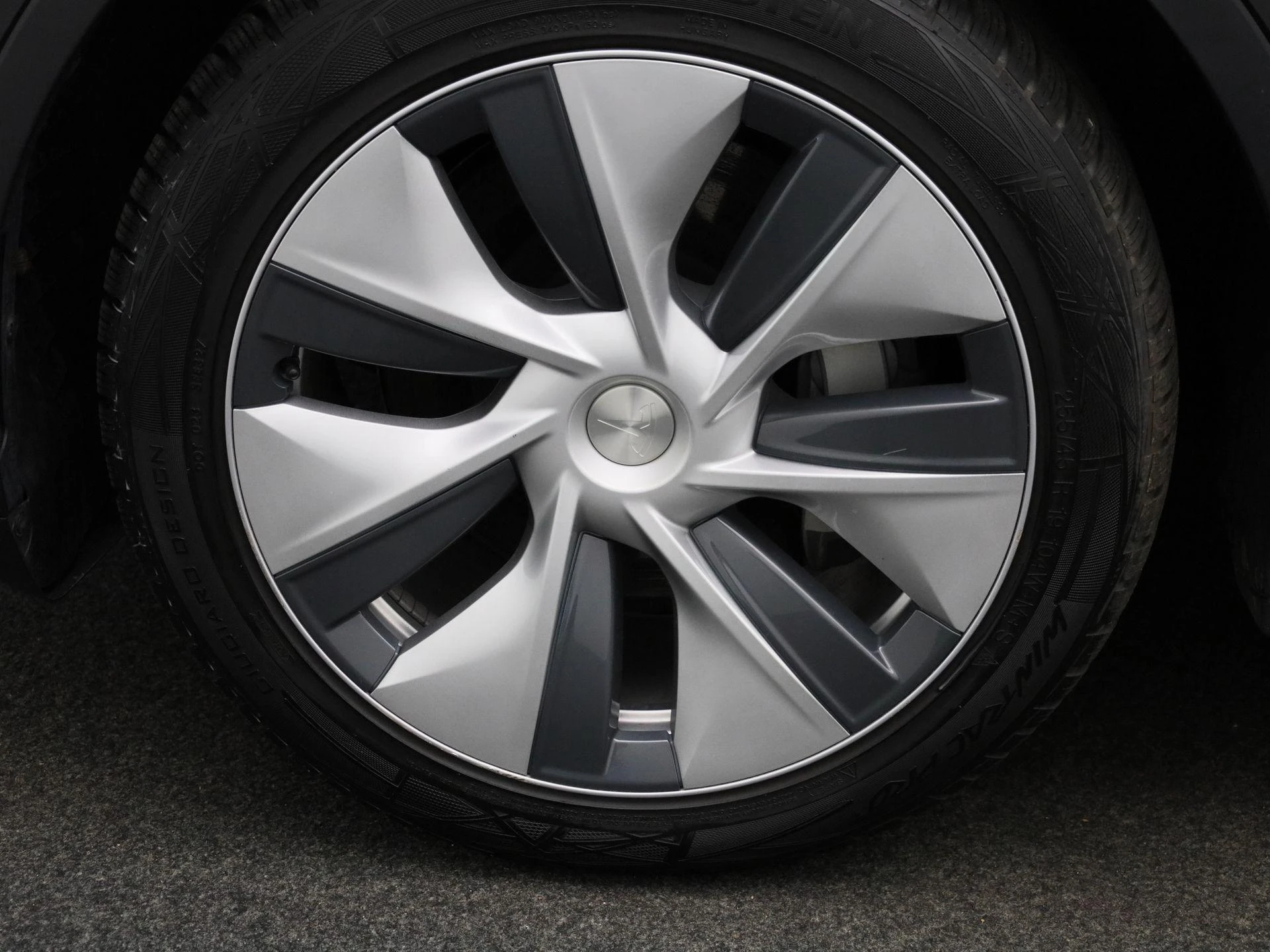 Tesla Model Y Hinterradantrieb RWD
