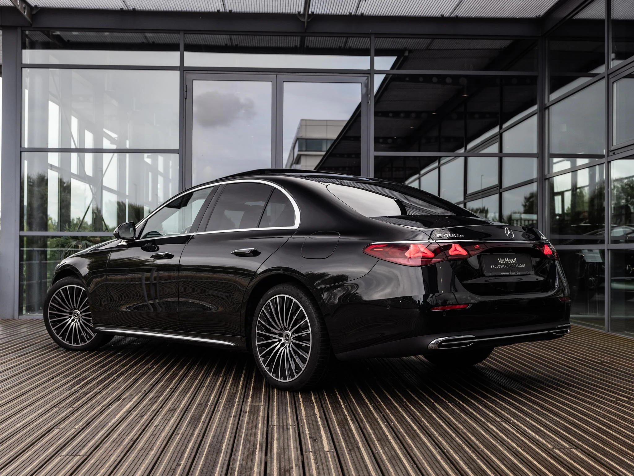 Mercedes-Benz-E-Klasse-image-3