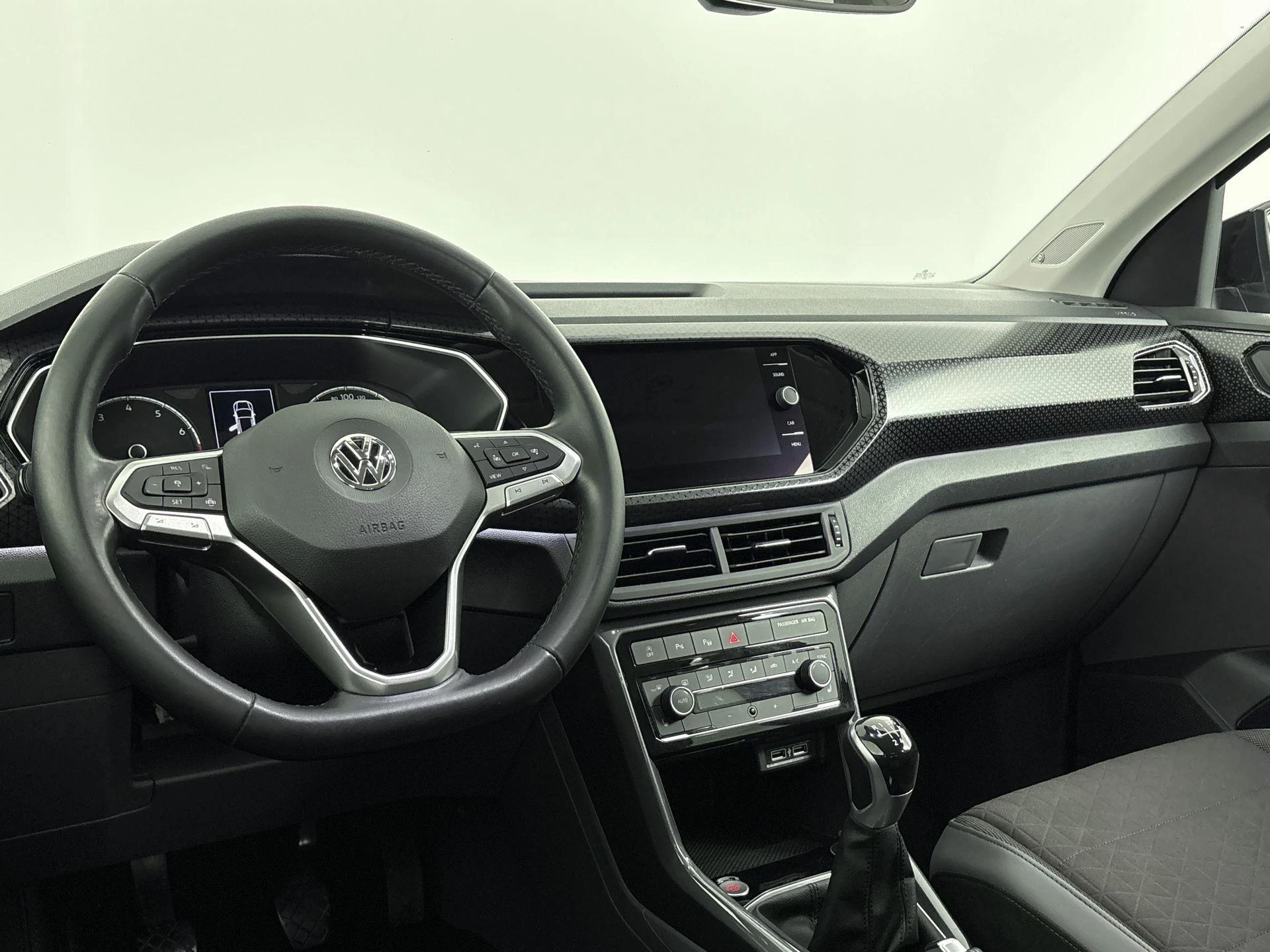 Volkswagen-T-Cross-image-12