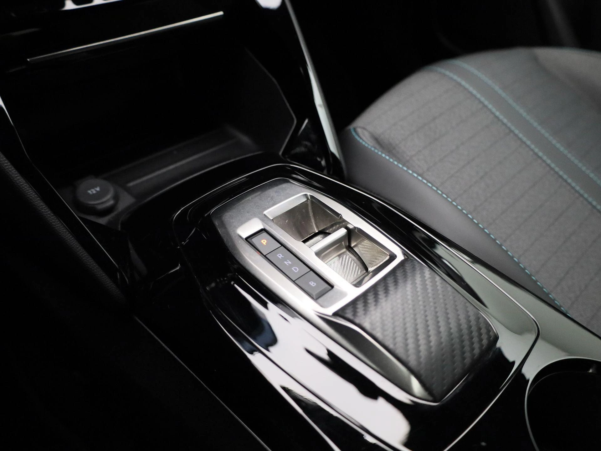 Peugeot-e-2008-image-20