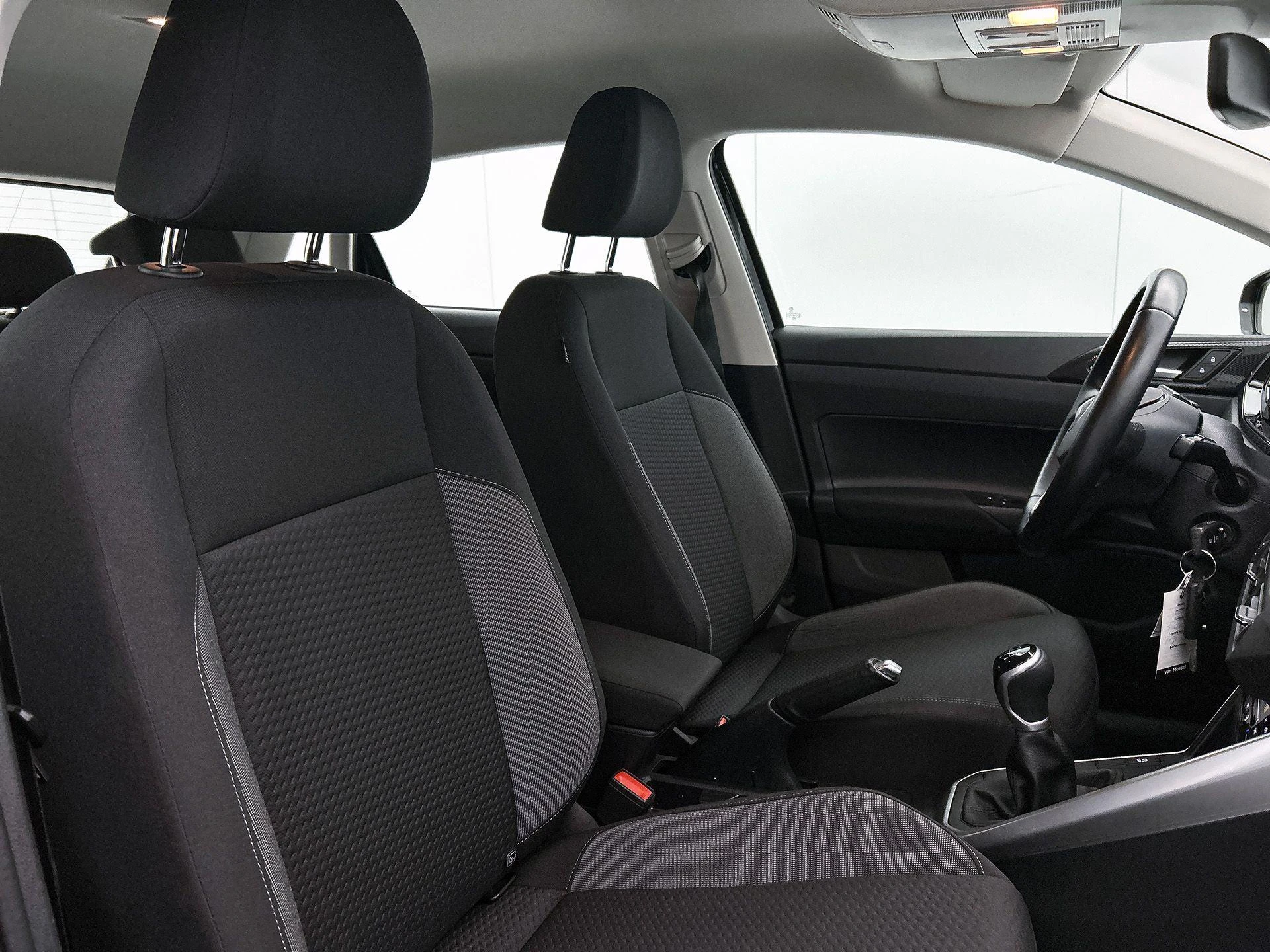Volkswagen-Polo-image-33