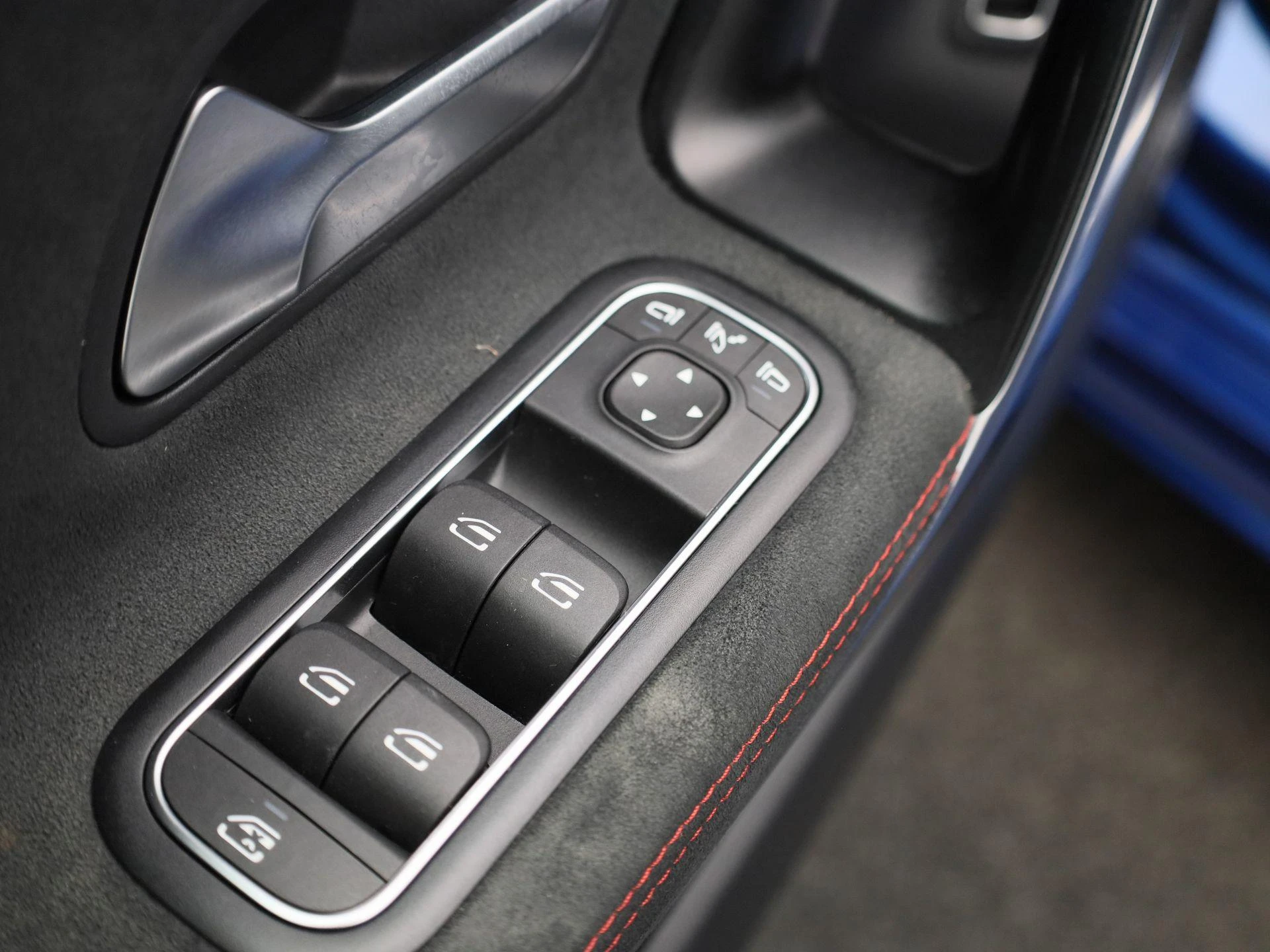 Mercedes-Benz-CLA-image-35