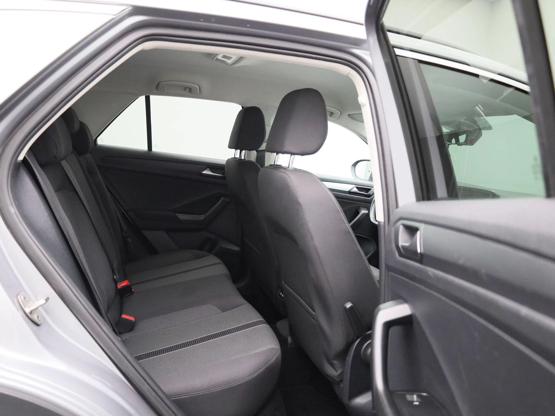 Volkswagen-T-Roc-image-35