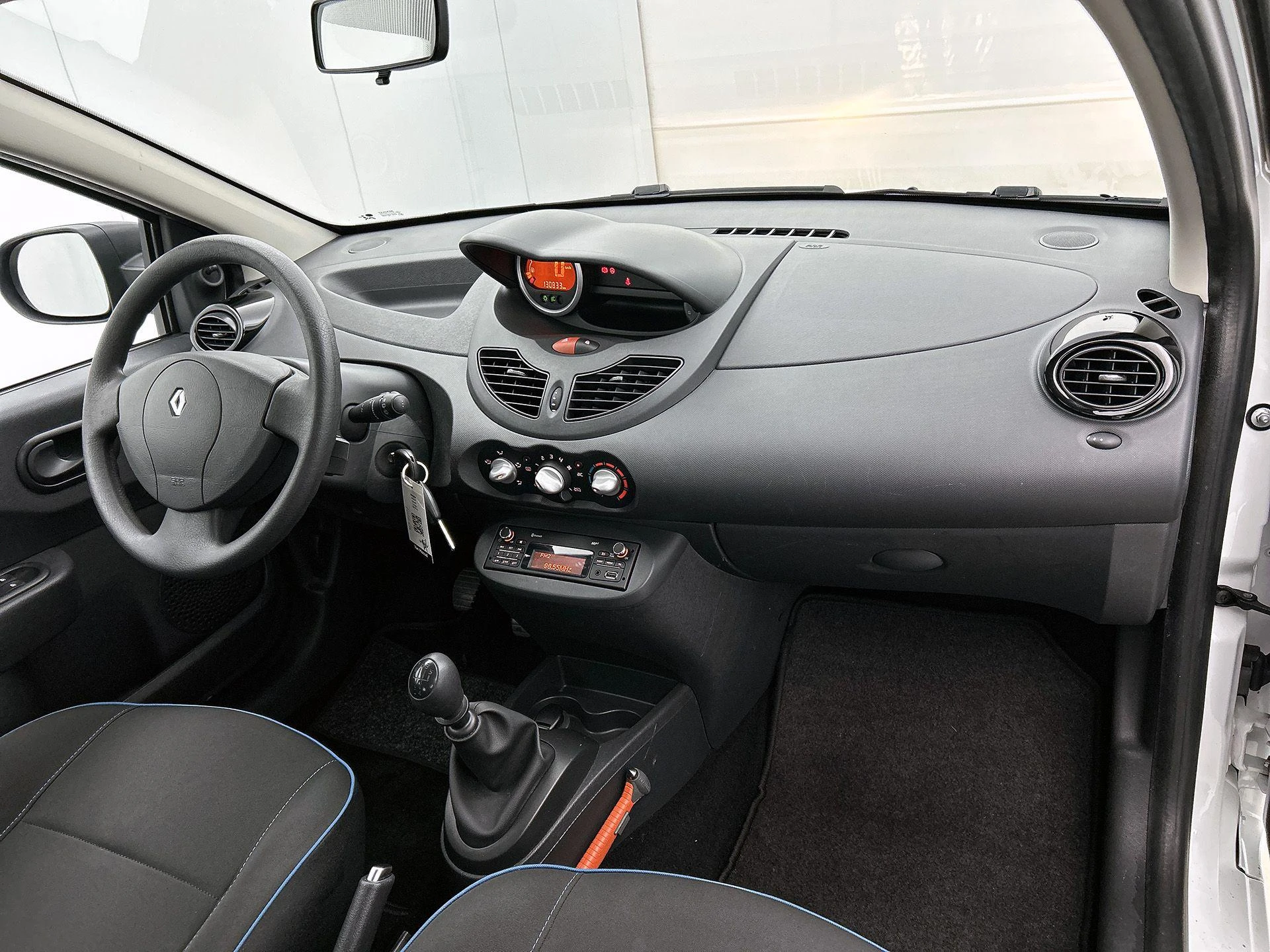 Renault-Twingo-image-13
