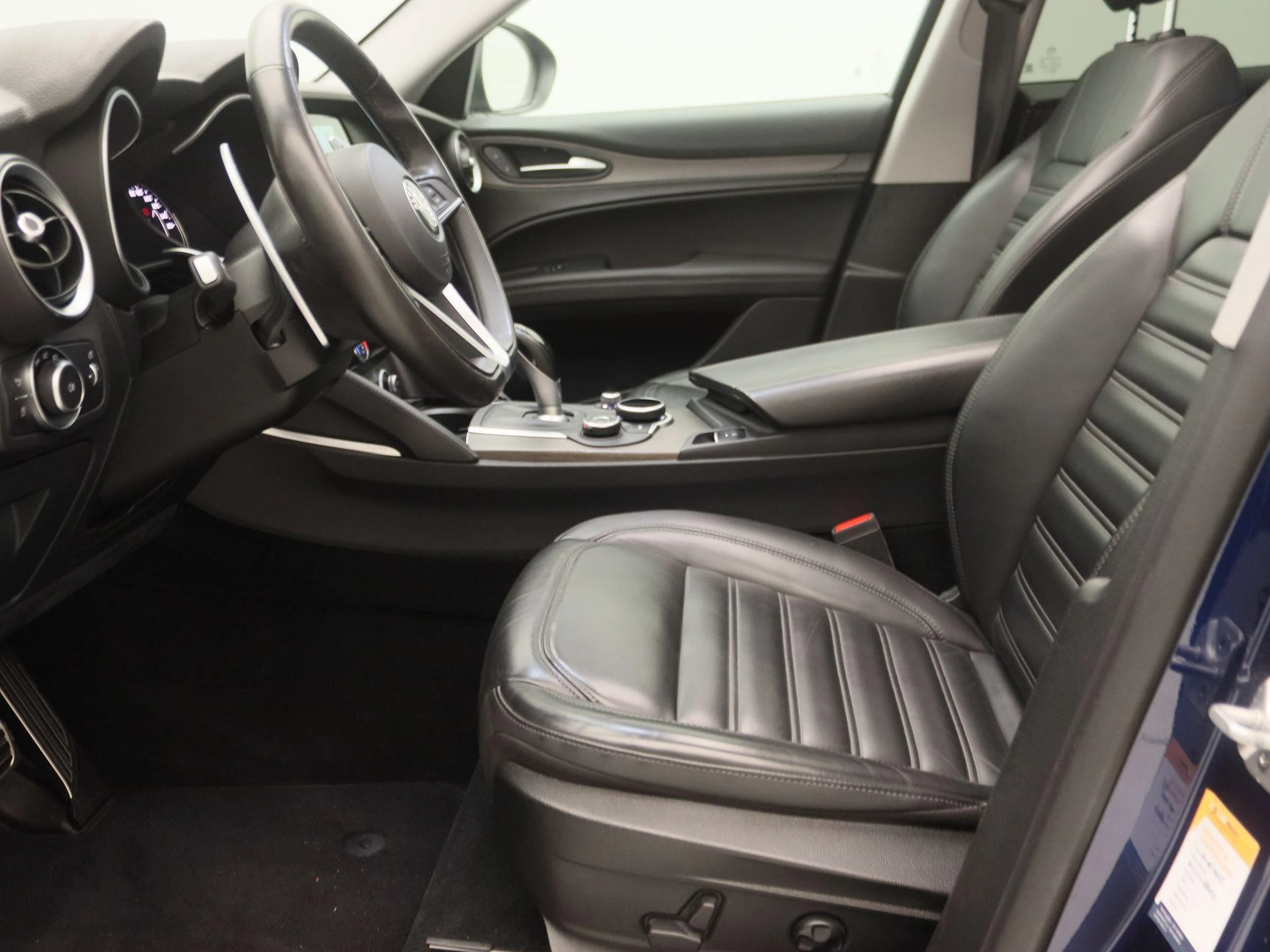 Alfa Romeo-Stelvio-image-12