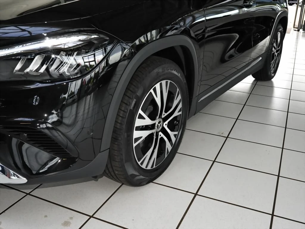 Mercedes-Benz-GLA 200 d-image-6