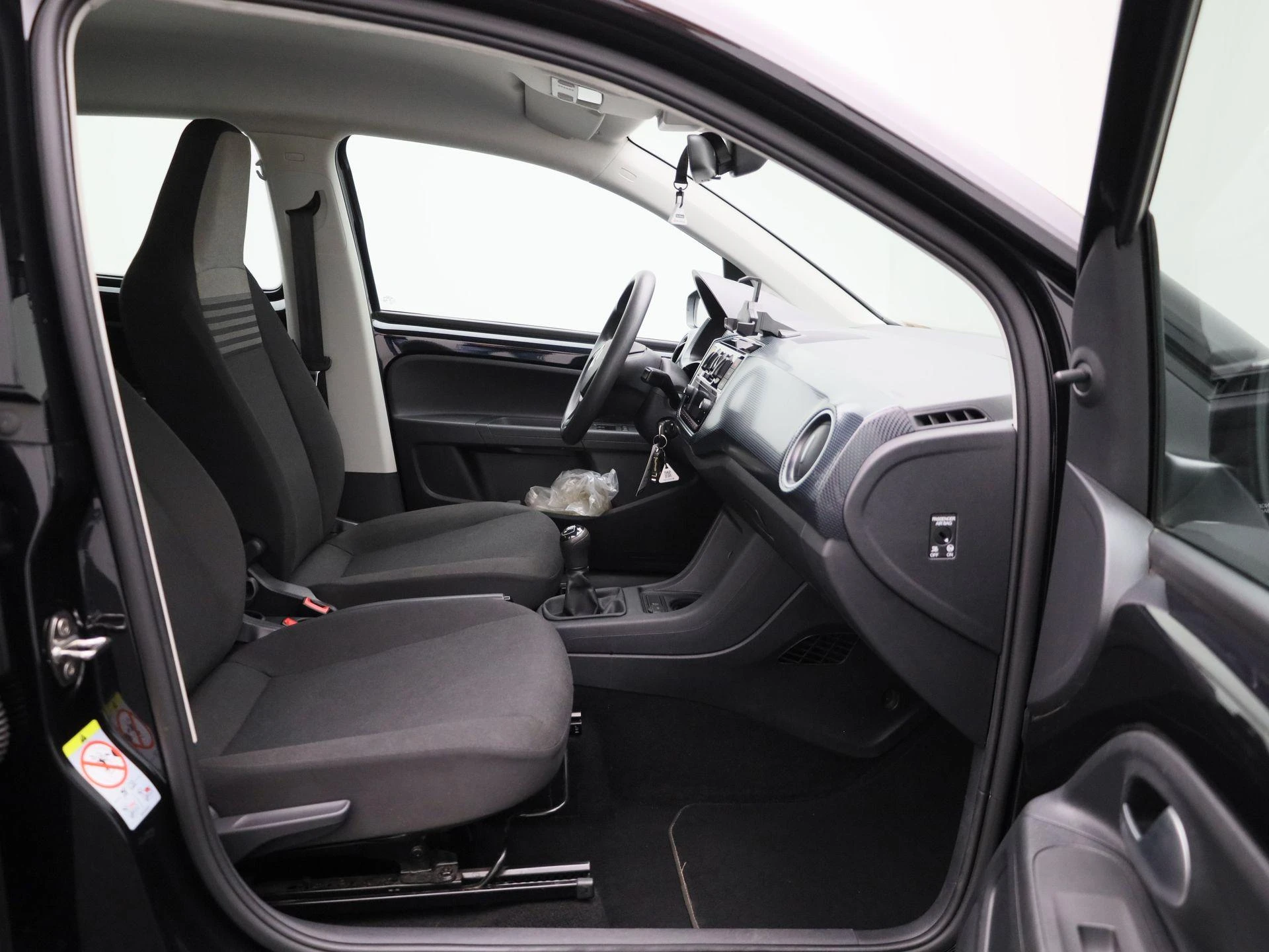 Volkswagen-up!-image-26