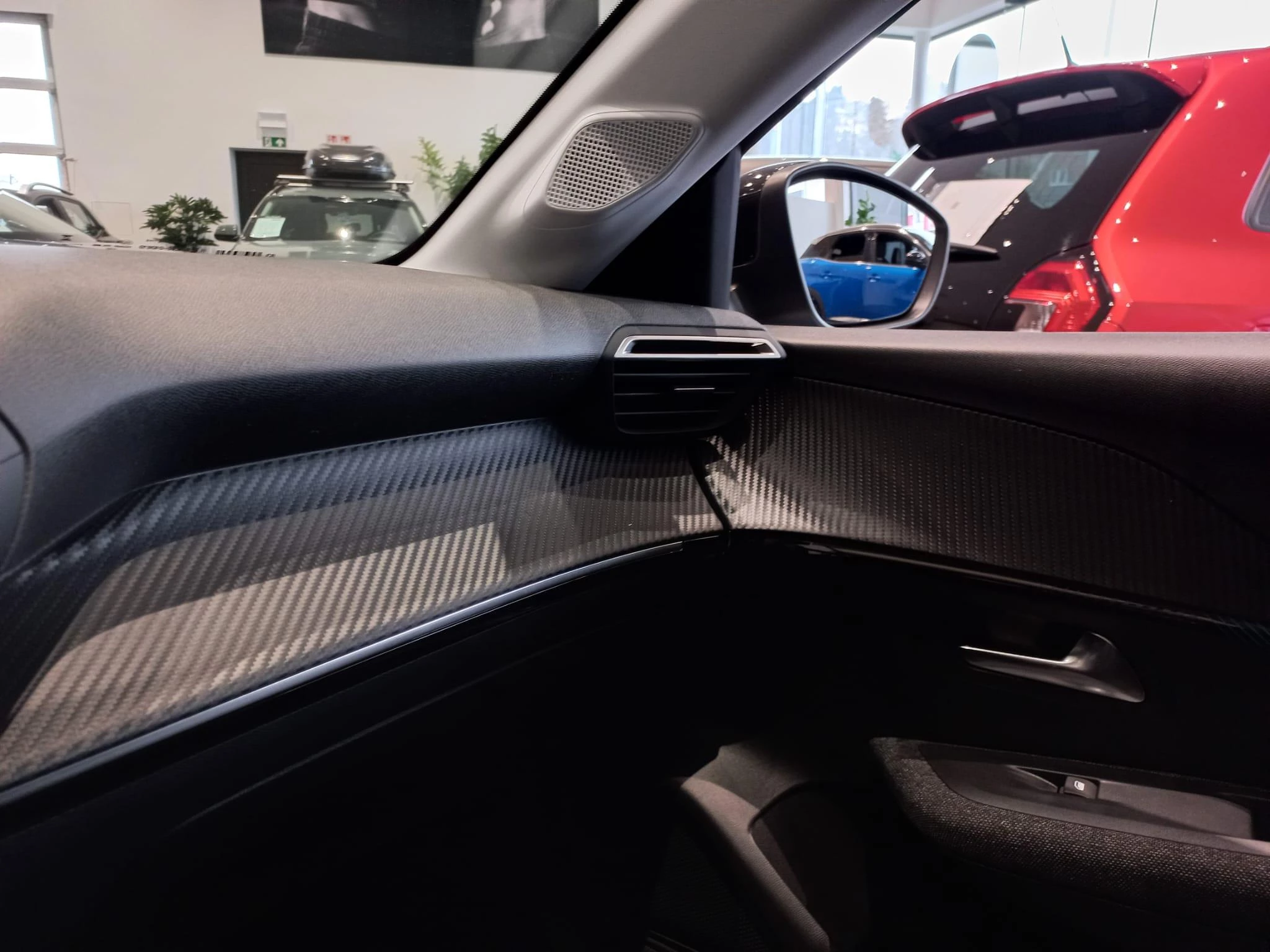 Peugeot-208-image-25