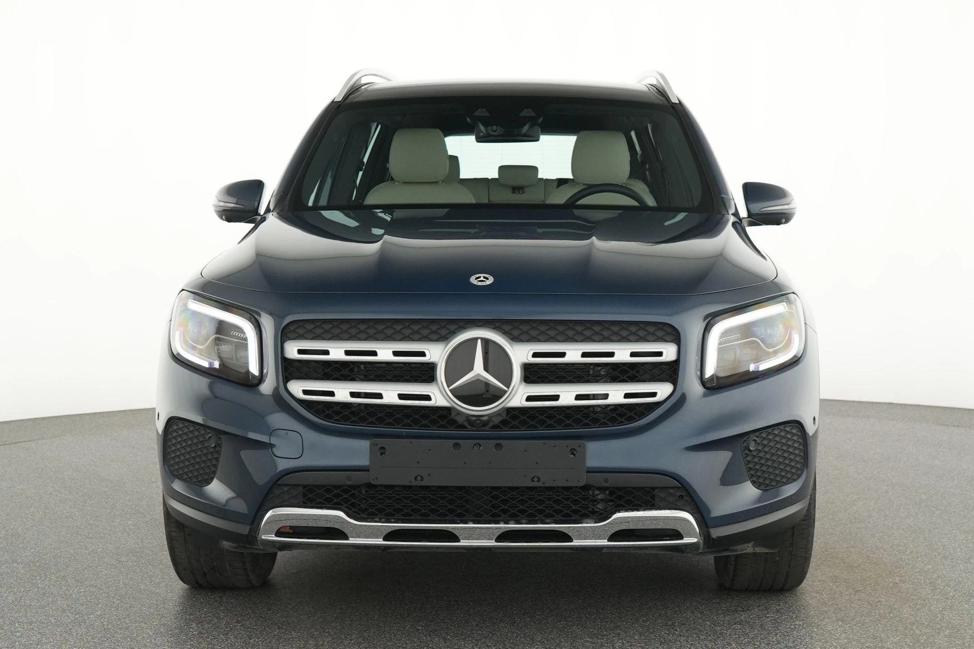 Mercedes-Benz-GLB-image-5