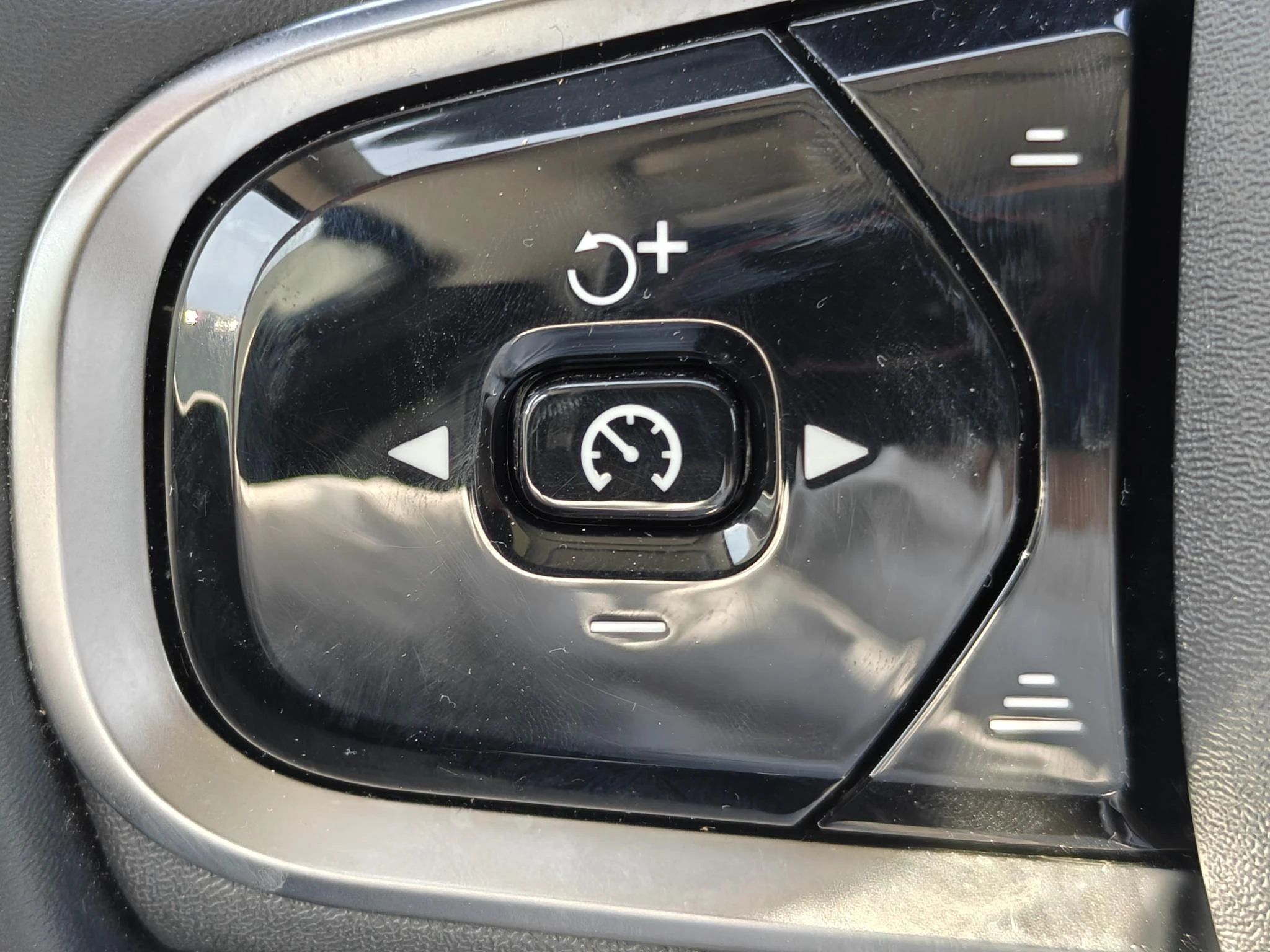 Volvo XC60 T6 PHEV 4x4 Ultimate Dark Aut.