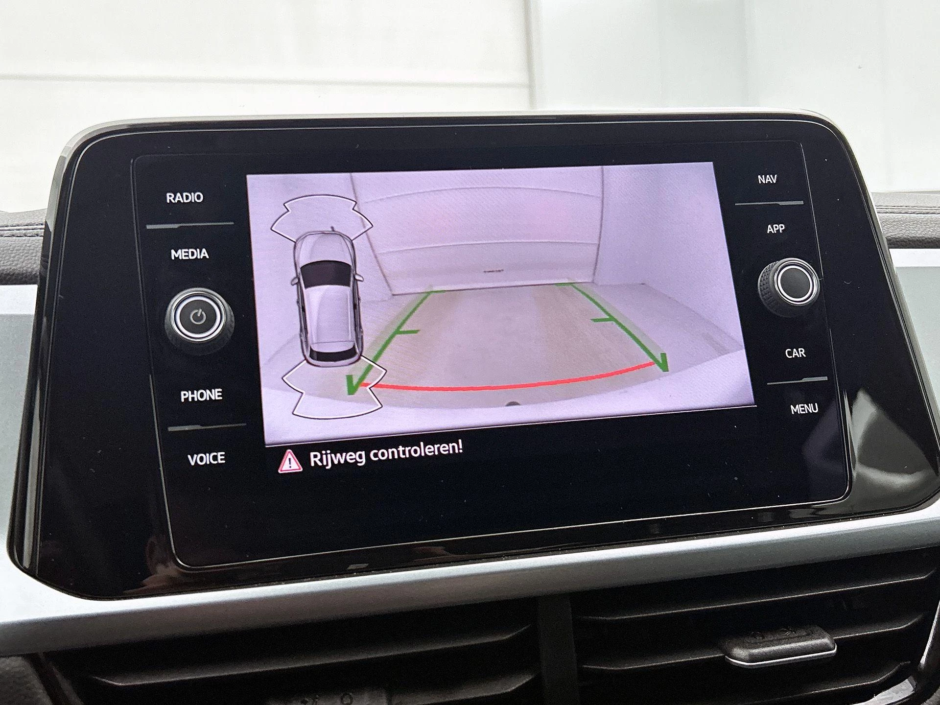 Volkswagen-T-Roc-image-16