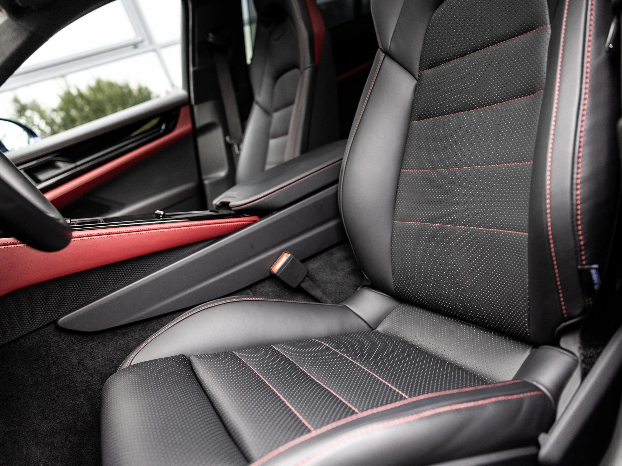 Porsche-Panamera-image-14