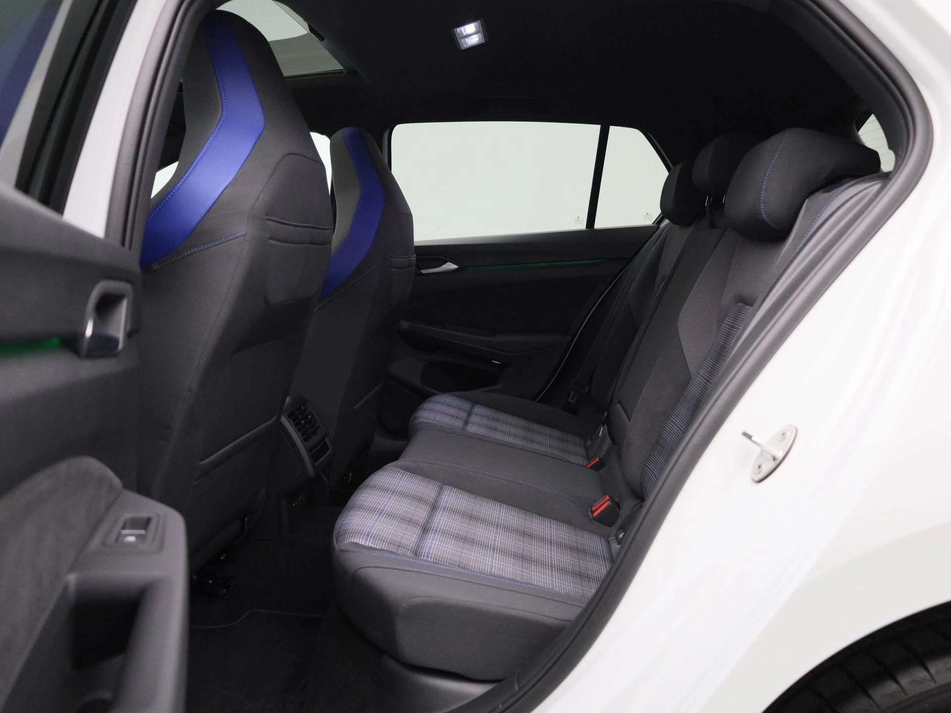 Volkswagen-Golf-image-11