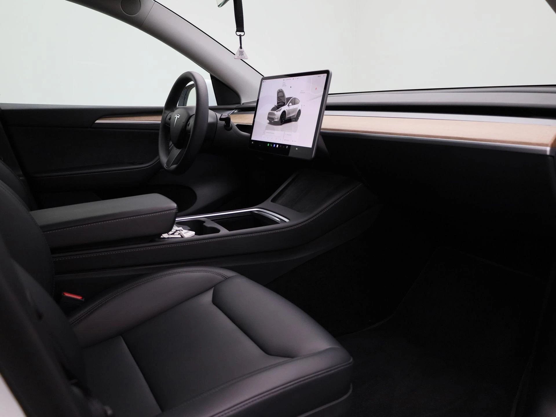 Tesla-Model Y-image-27