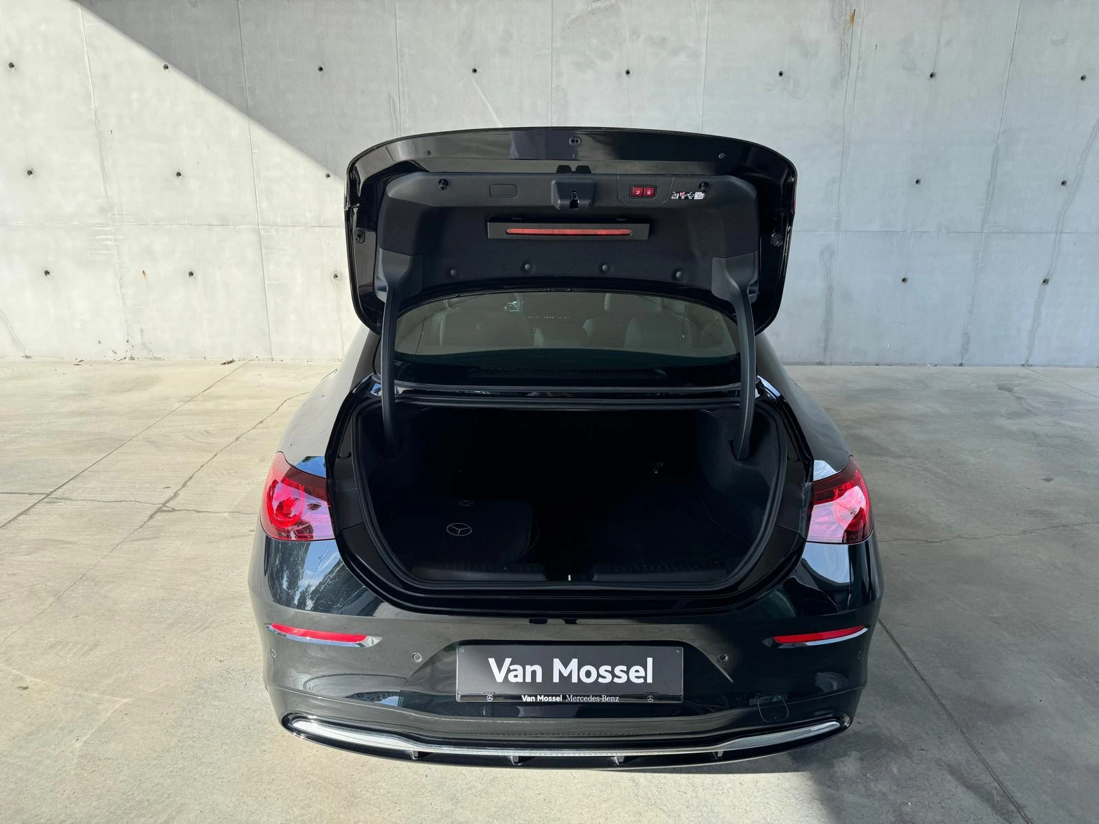 Mercedes-Benz-CLA-image-5