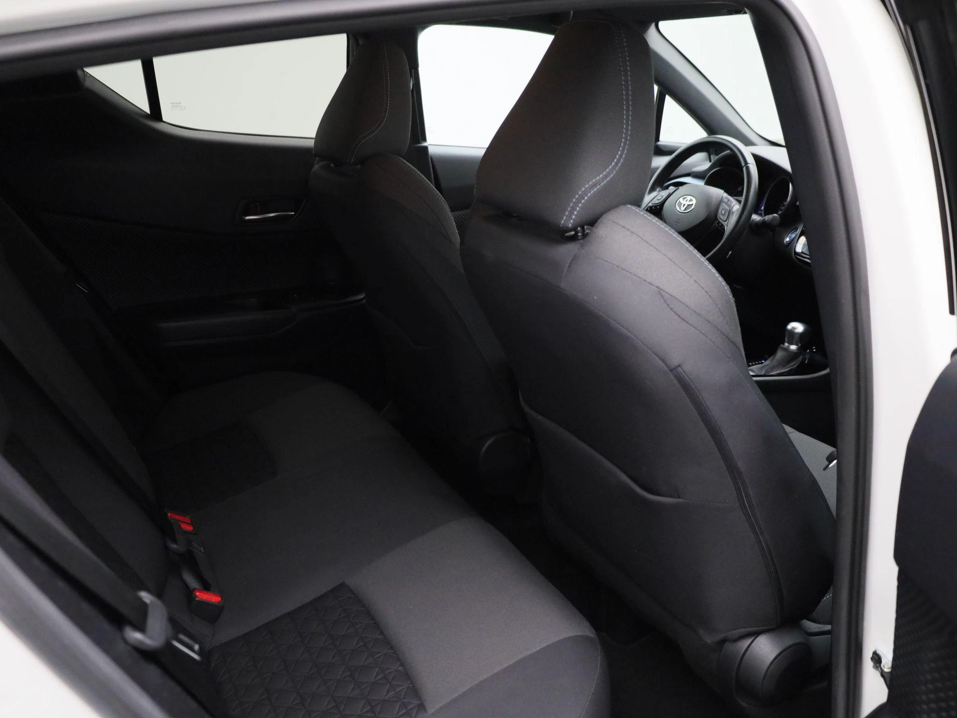 Toyota-C-HR-image-30
