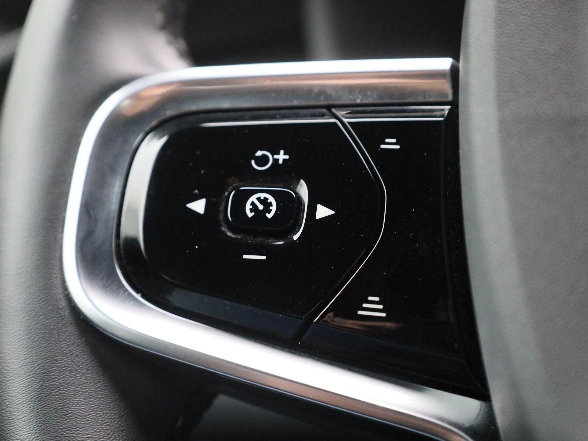 Polestar-2-image-25