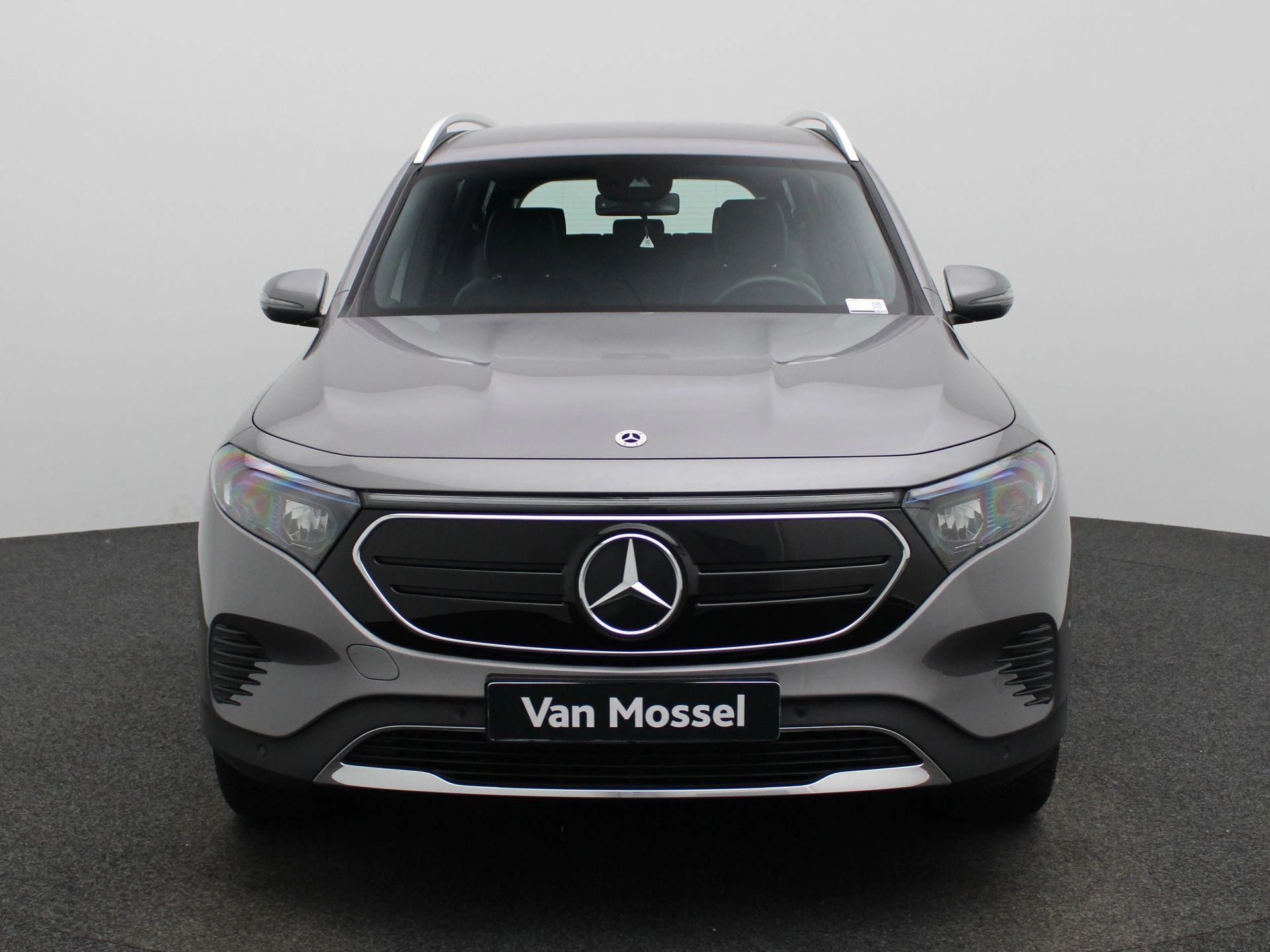 Mercedes-Benz-EQB-image-2