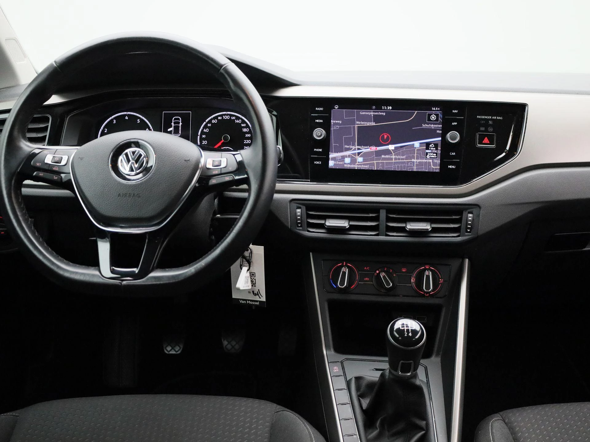 Volkswagen-Polo-image-6