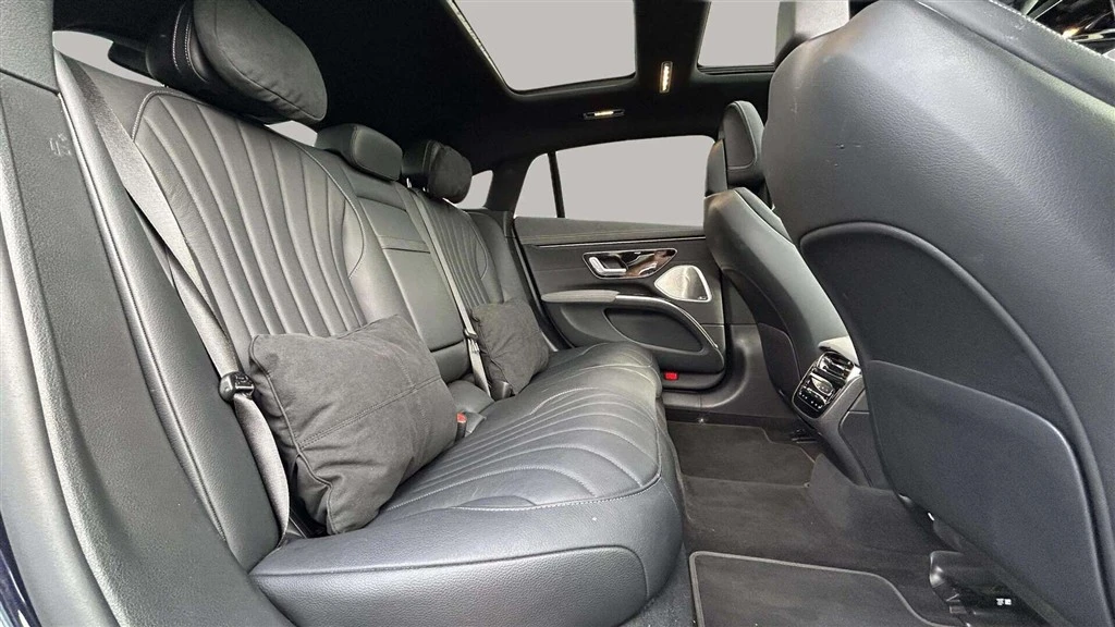Mercedes-Benz-EQS-image-25