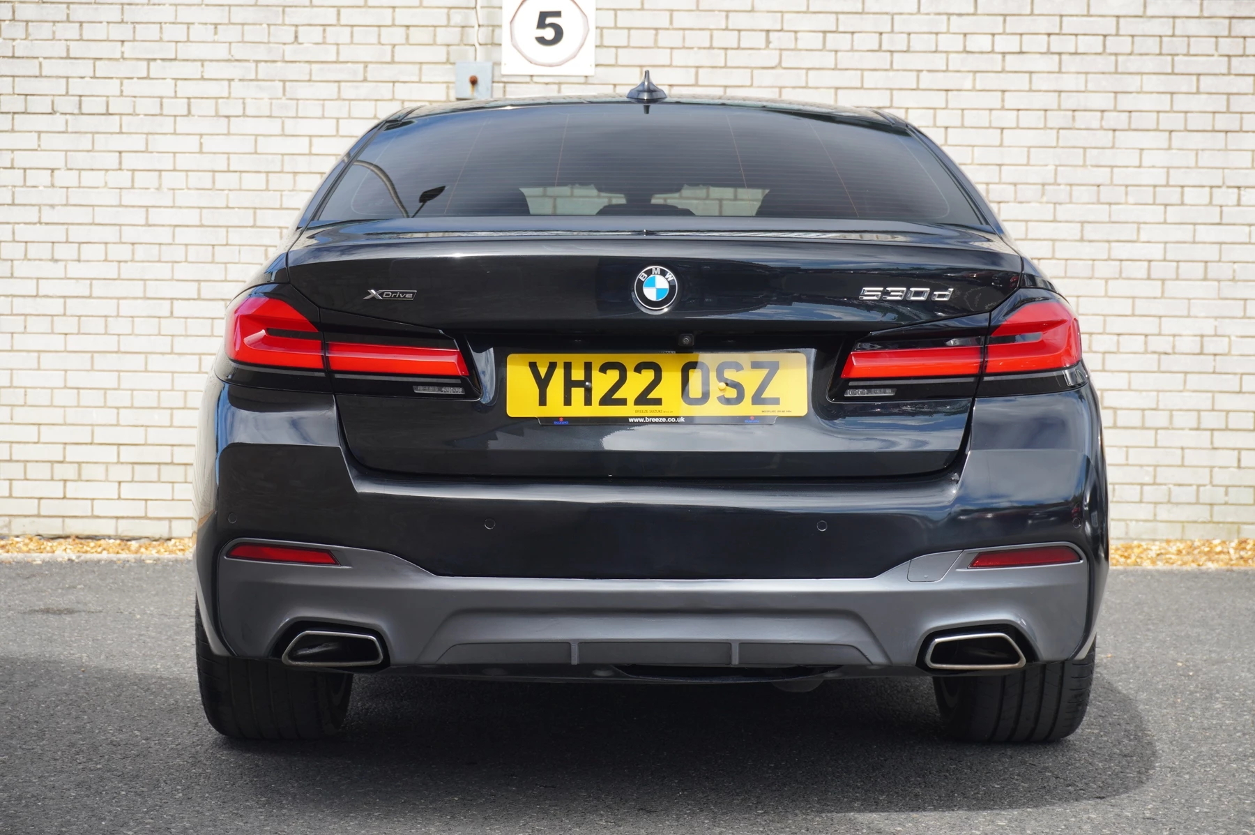 BMW-5 Series-image-14