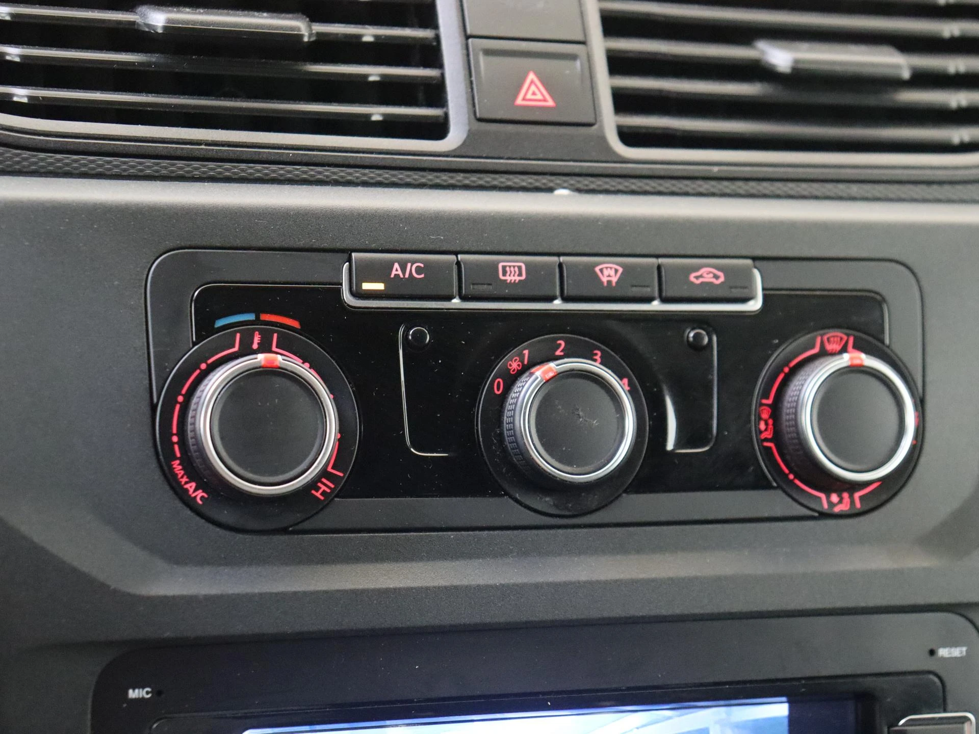 Volkswagen-Caddy-image-15