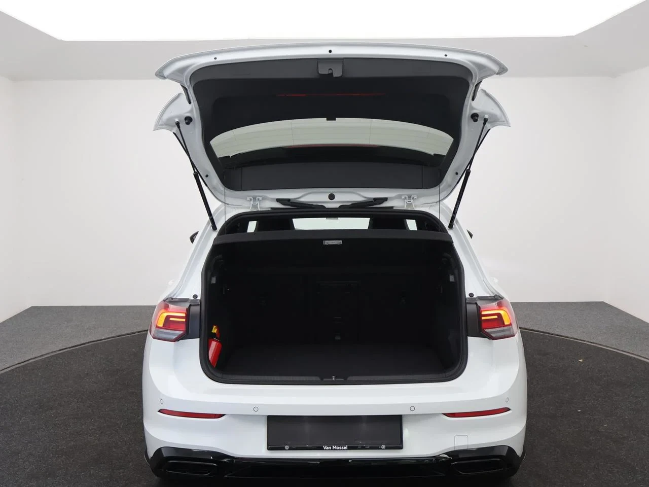Volkswagen-Golf-image-19