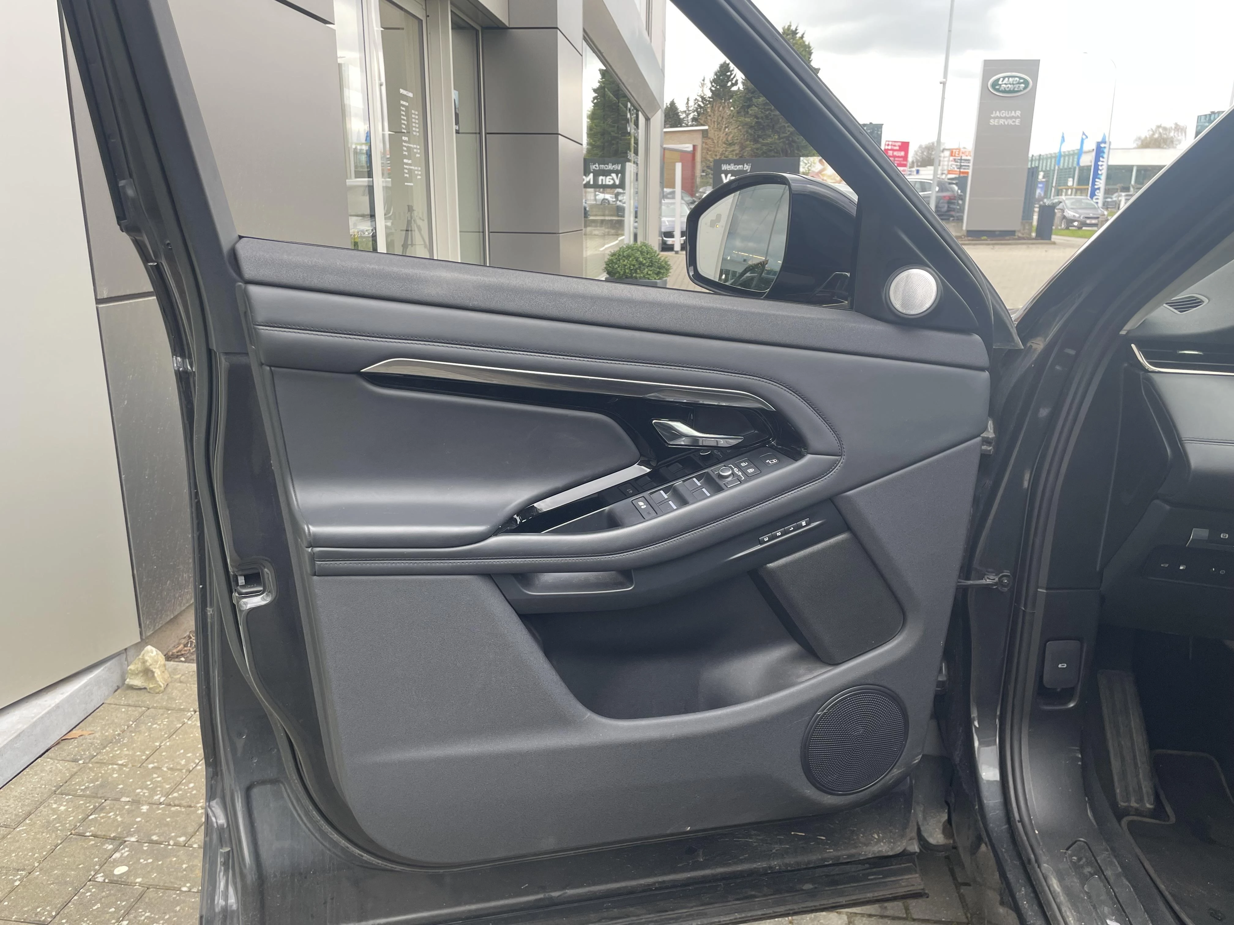 Land Rover Range Rover Evoque P300e R-Dynamic HSE