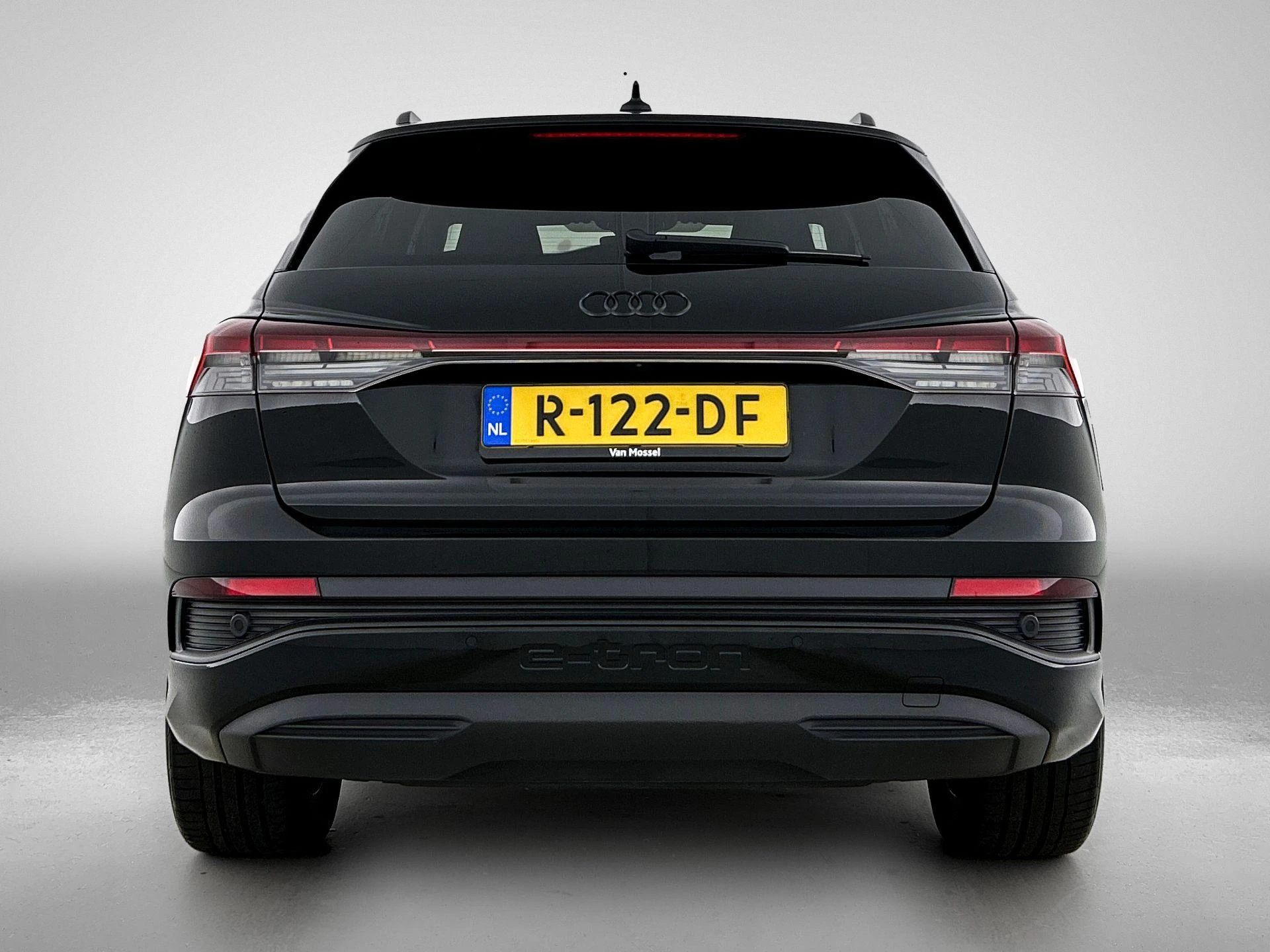 Audi-Q4 e-tron-image-3