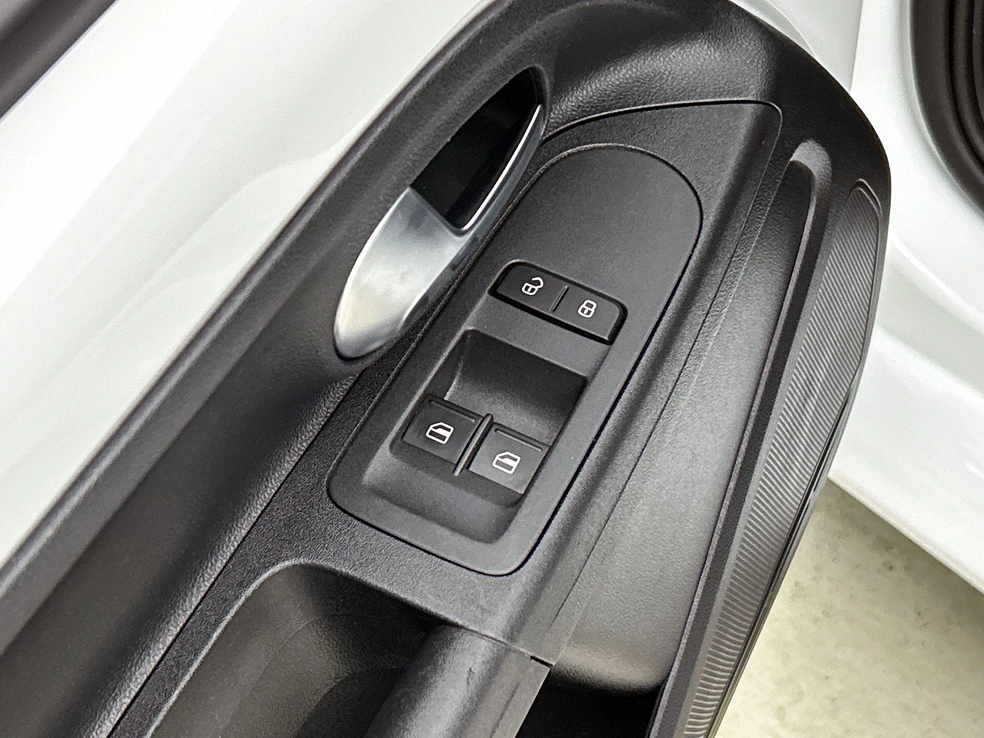 Volkswagen-up!-image-26