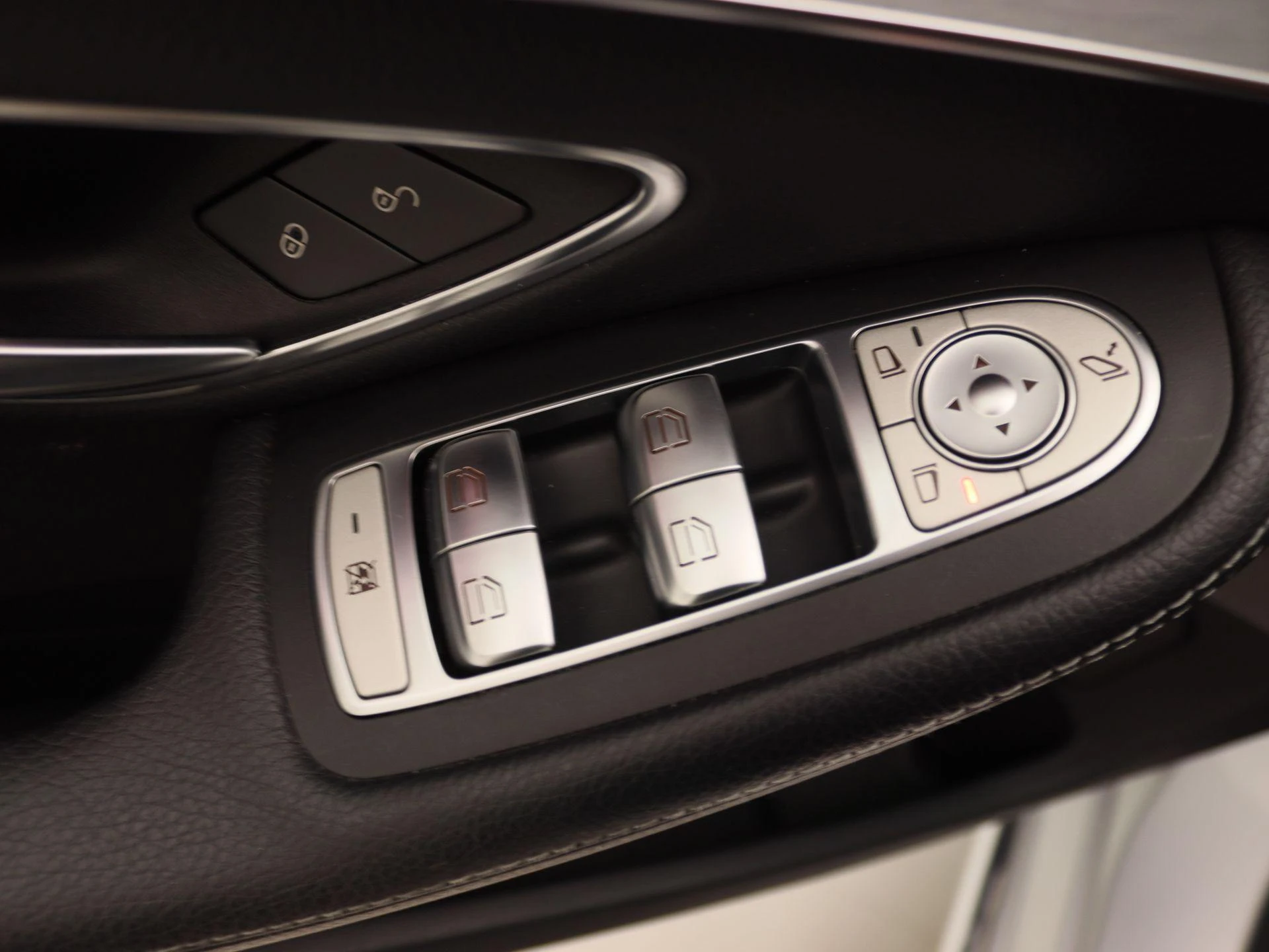 Mercedes-Benz-C-Klasse-image-20