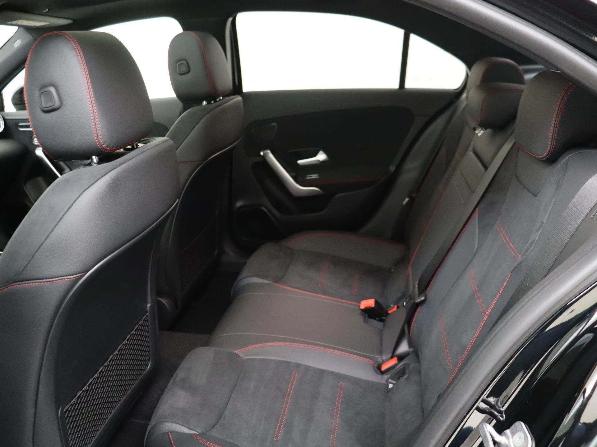 Mercedes-Benz-A-Klasse-image-4