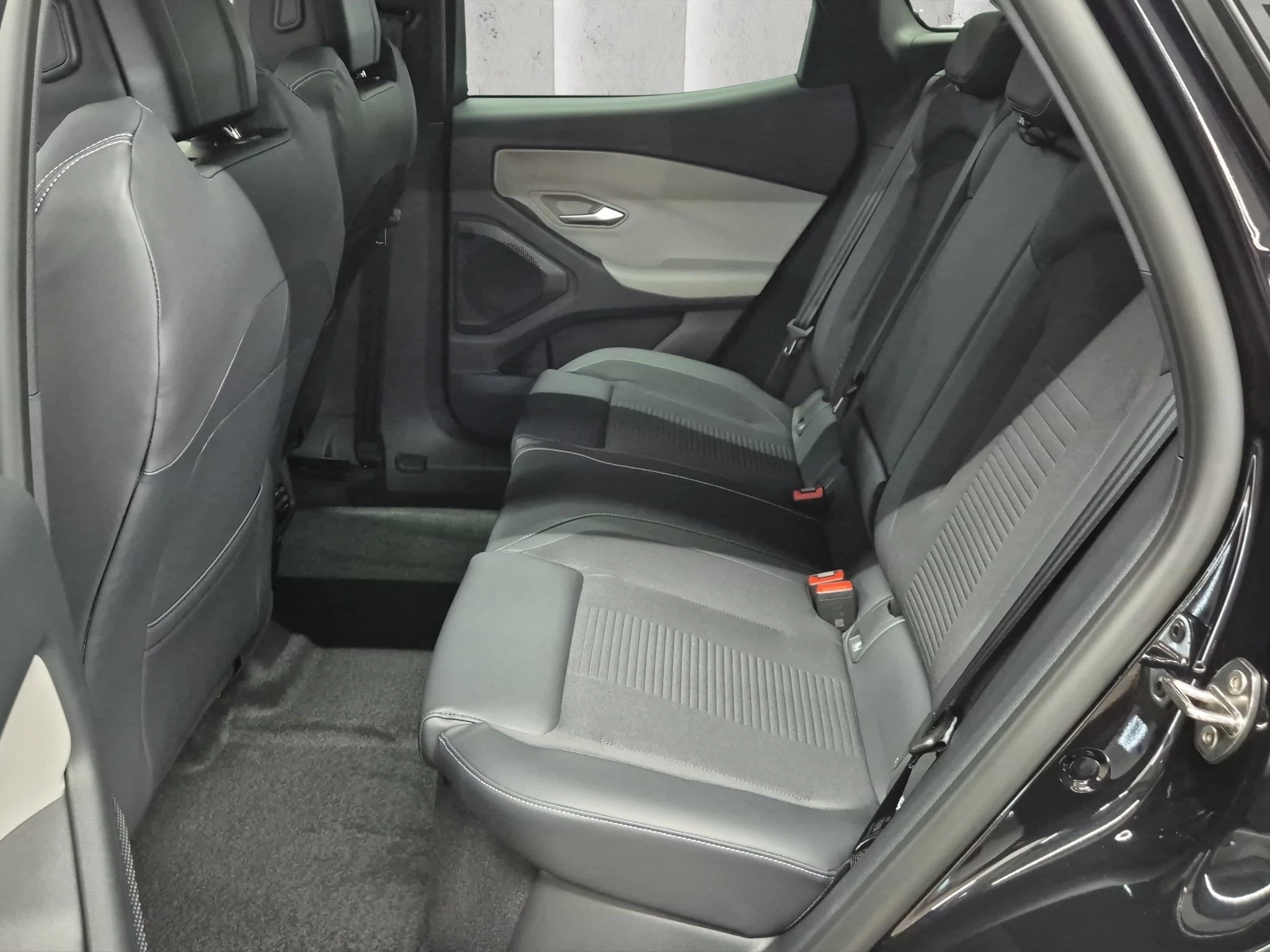 Ford Explorer BEV Premium SUV 77 kWh Elektromotor. 1-Gang-Automatik-Getriebe. Heckantrieb
