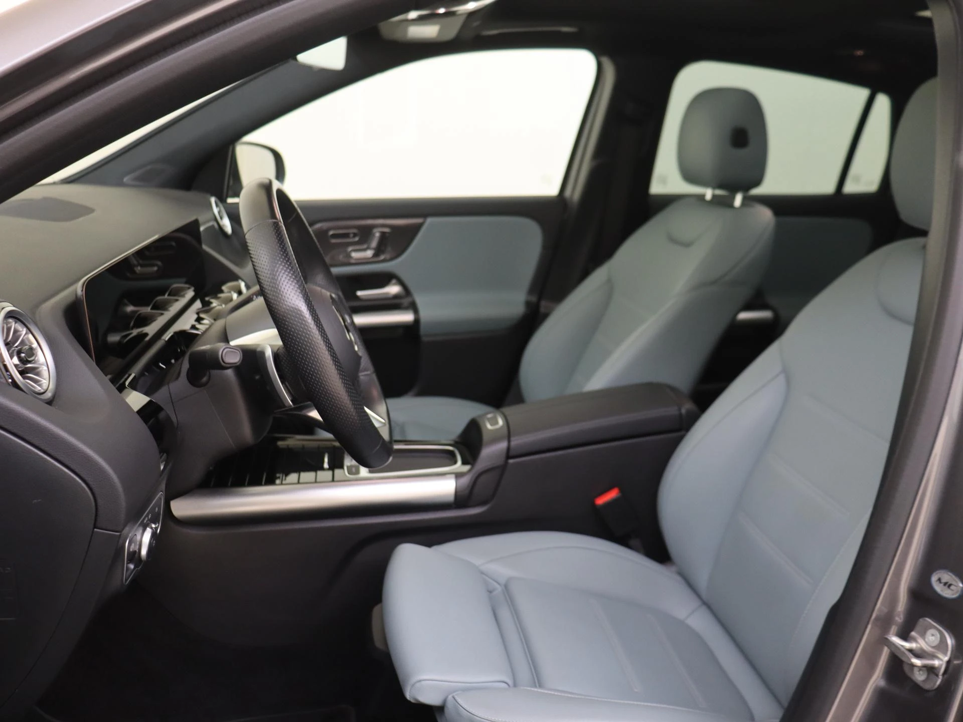 Mercedes-Benz-GLA-image-14