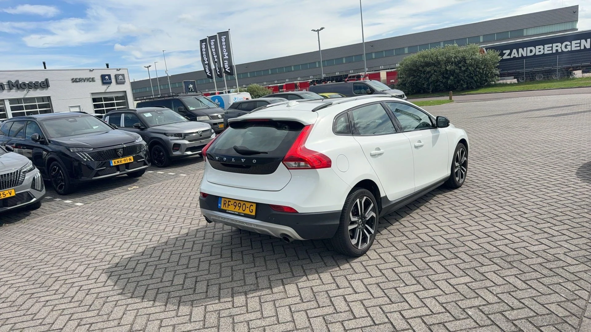 Volvo-V40-image-3