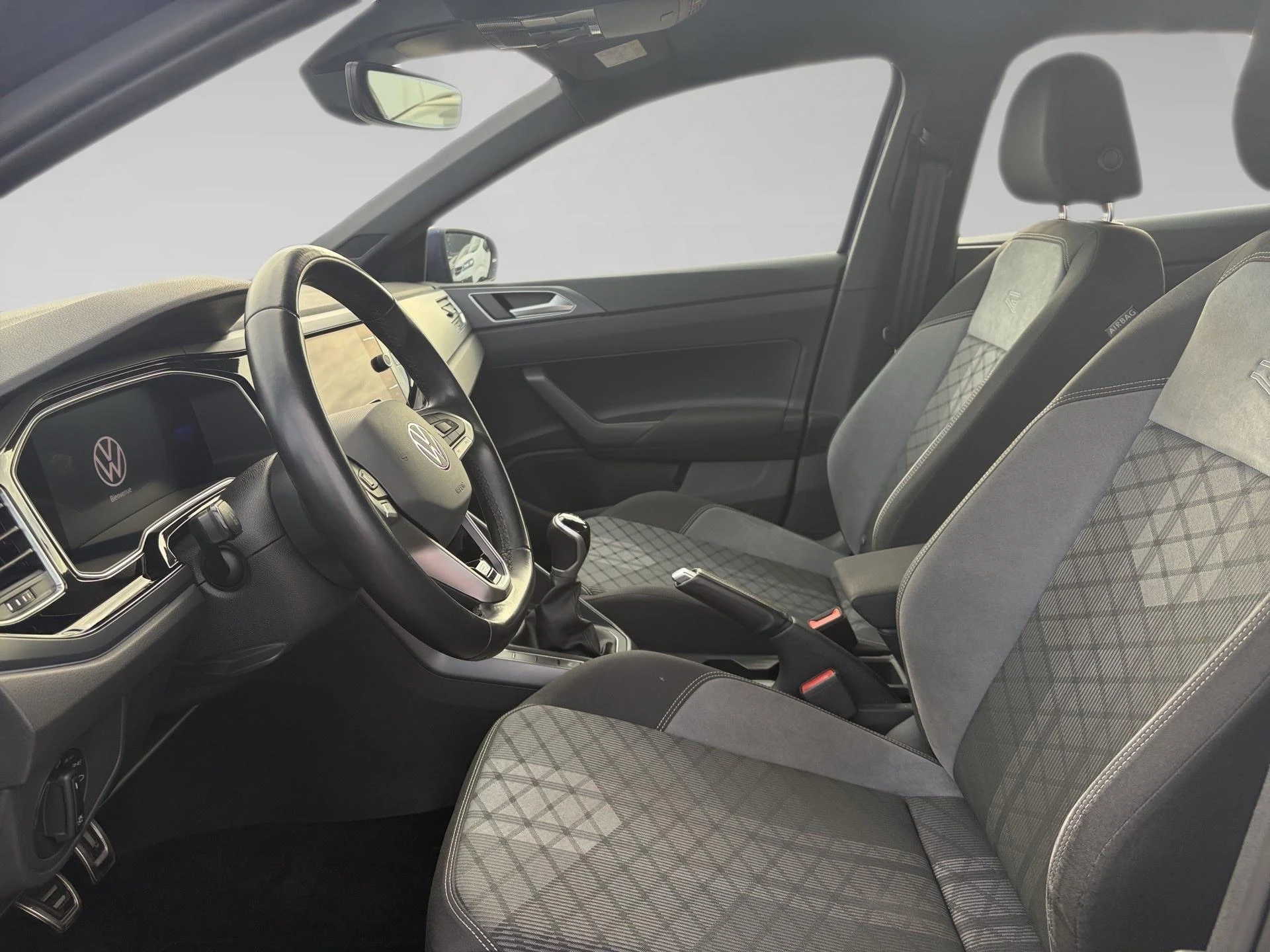 Volkswagen-Polo-image-6