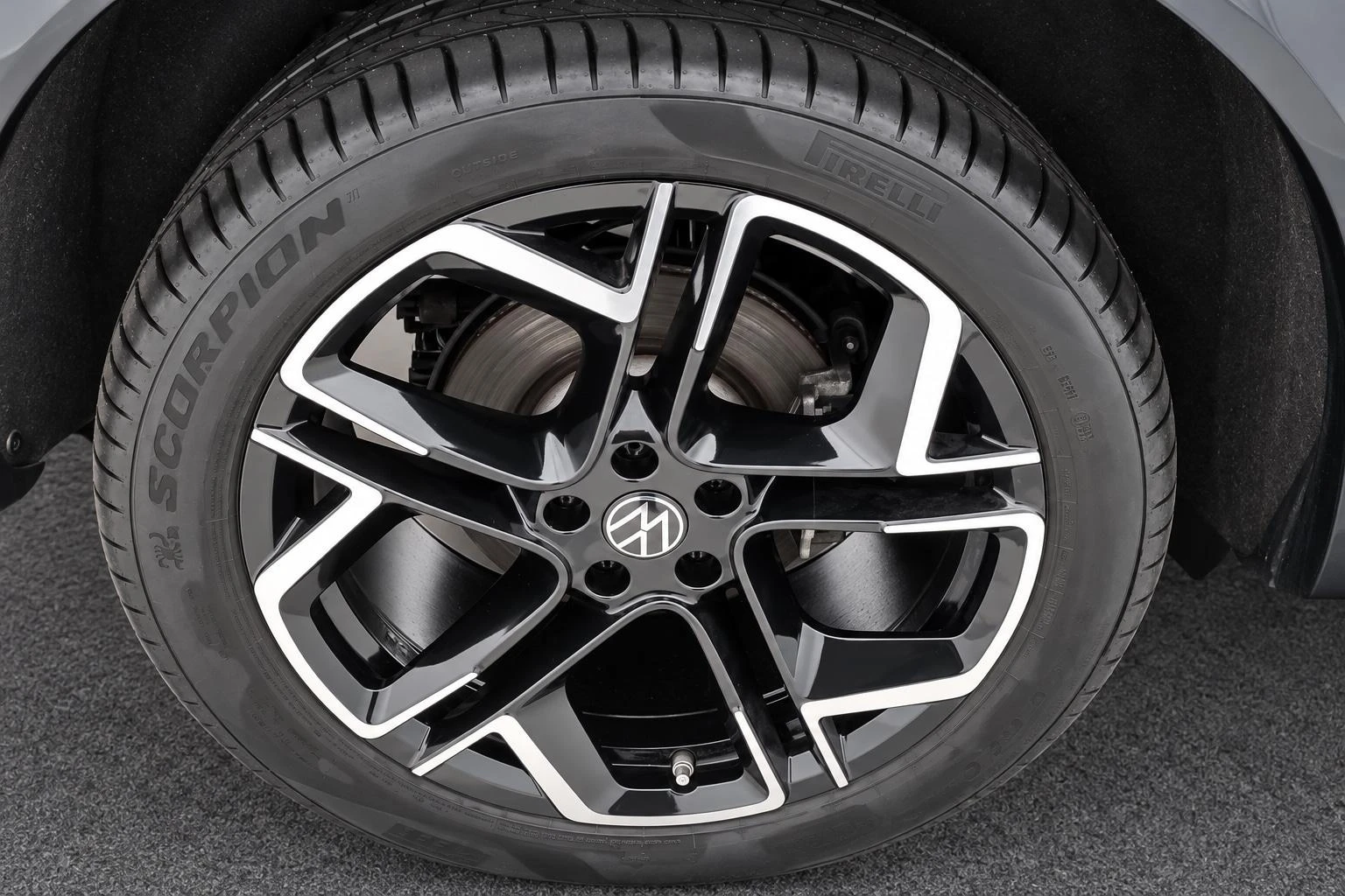 Volkswagen-Tiguan-image-13