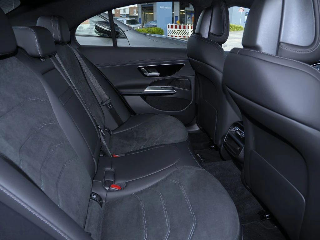 Mercedes-Benz-E-Klasse 220 d-image-13