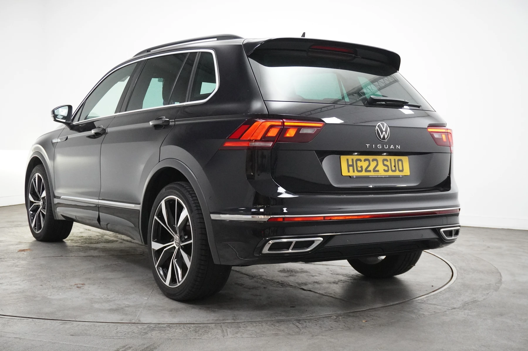 Volkswagen-Tiguan-image-2