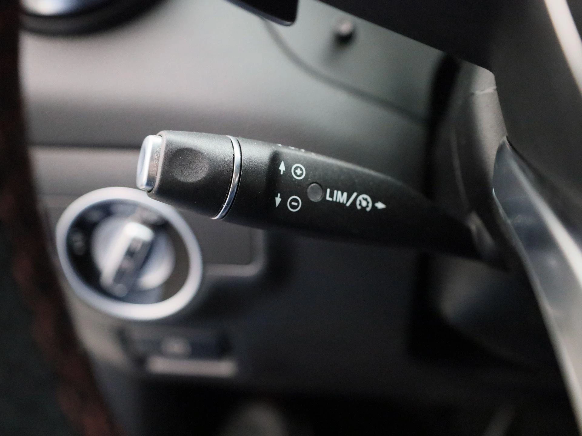 Mercedes-Benz-CLA-image-28