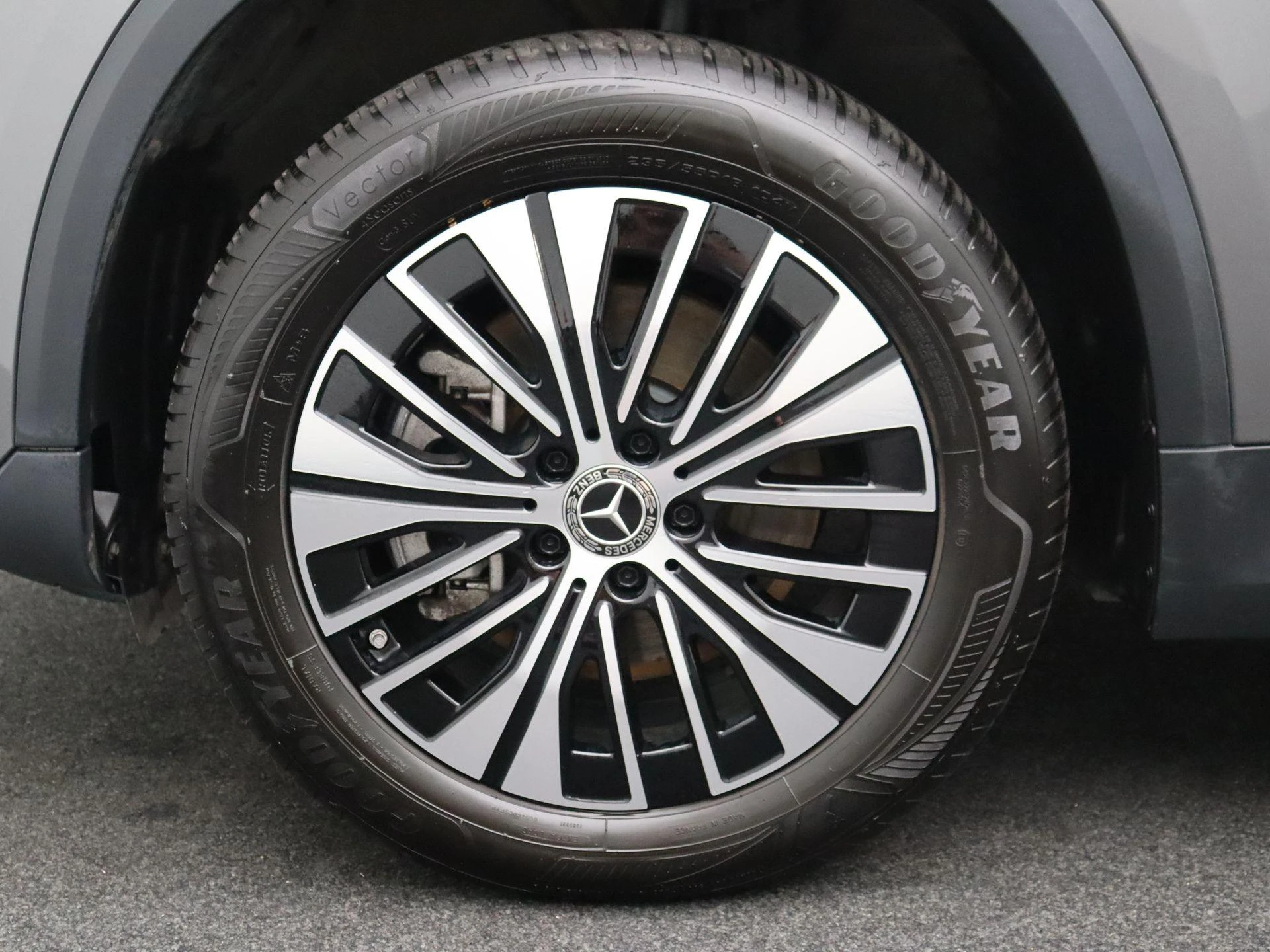 Mercedes-Benz-EQA-image-6