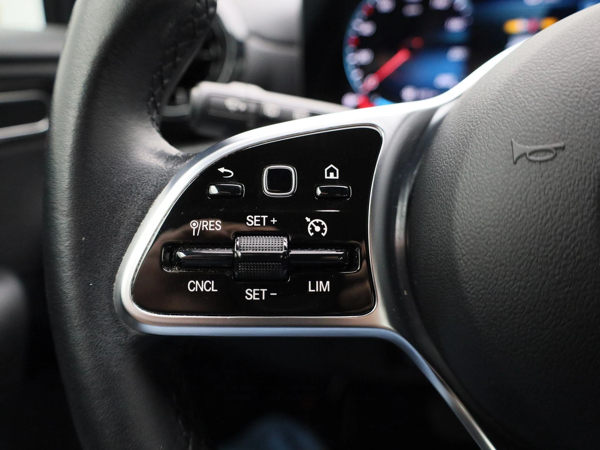 Mercedes-Benz-A-Klasse-image-16