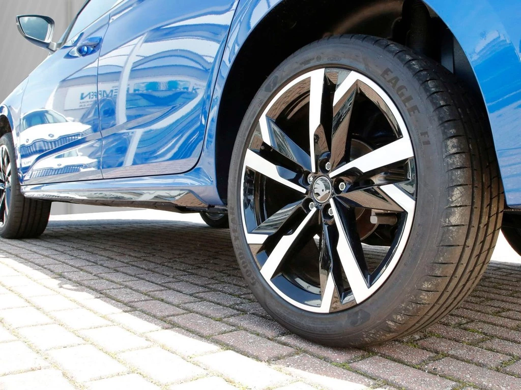 Škoda Kamiq 1.5 TSI DSG Monte Carlo 18" LM NAVIAPP+VC RFK