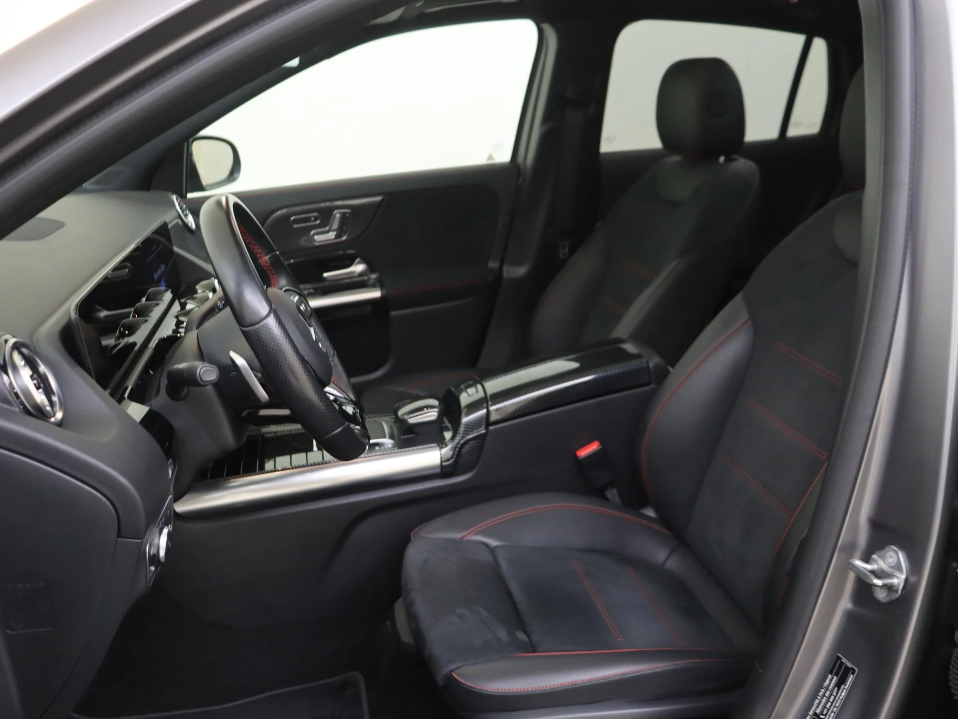 Mercedes-Benz-GLA-image-2